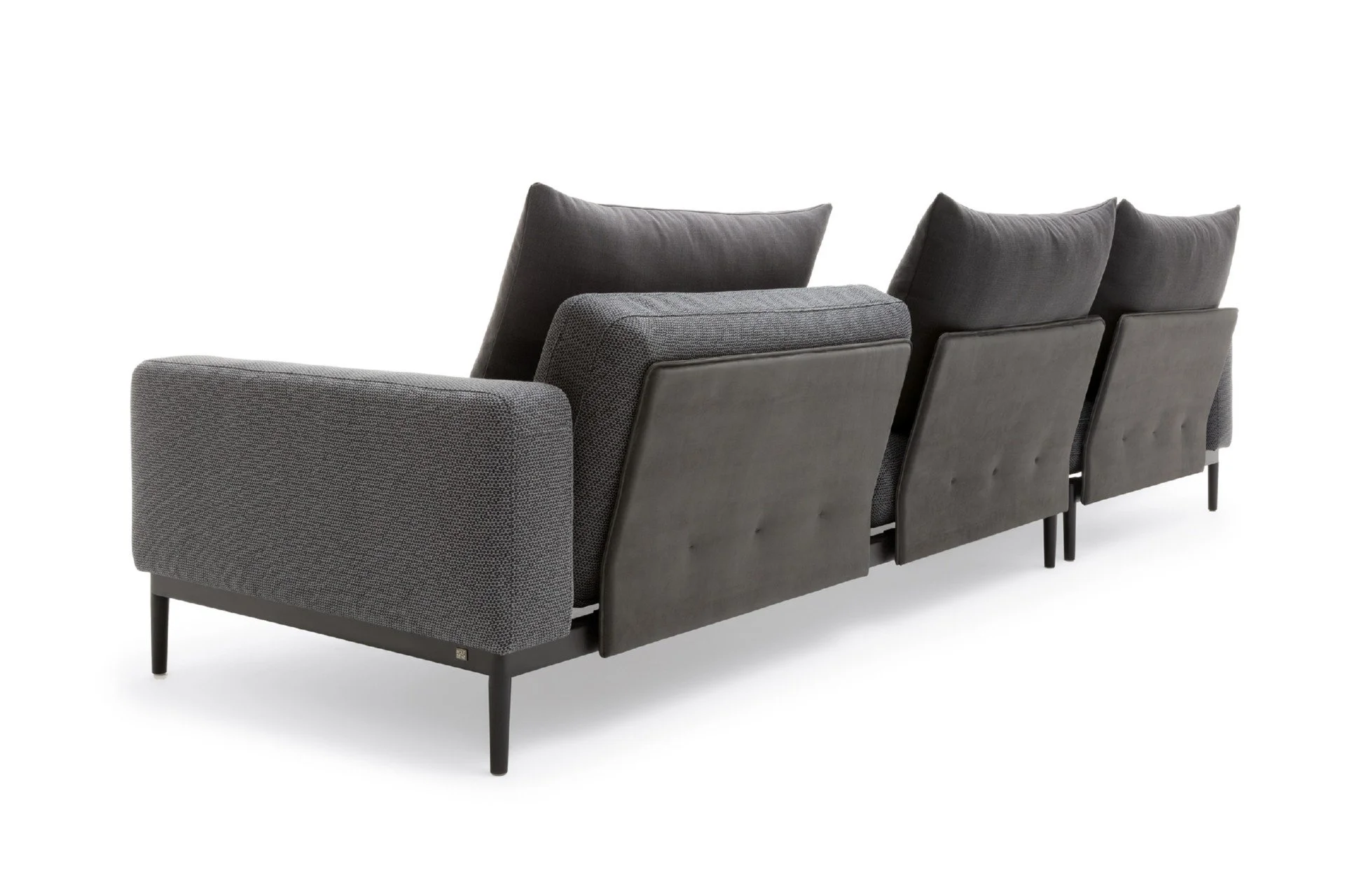 DIVINEDESIGNCENTER_TIRA_SOFA_2.jpg