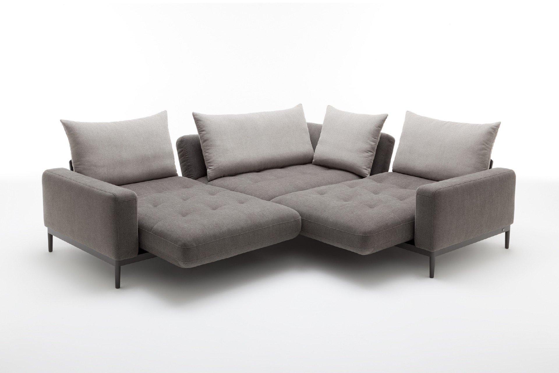 DIVINEDESIGNCENTER_TIRA_SOFA_1.jpg