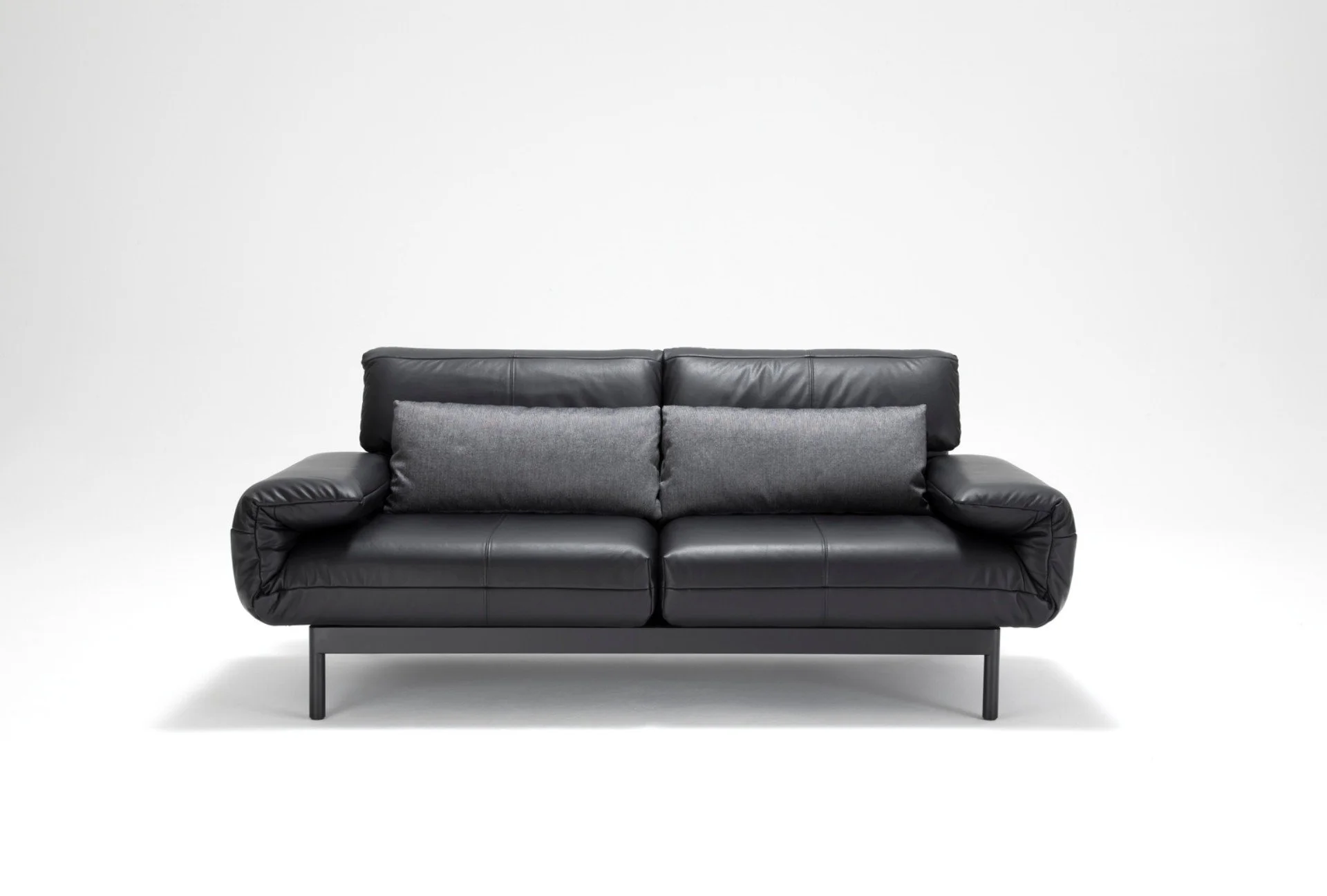 1_DIVINEDESIGNCENTER_PLURA_SOFA_1.jpg