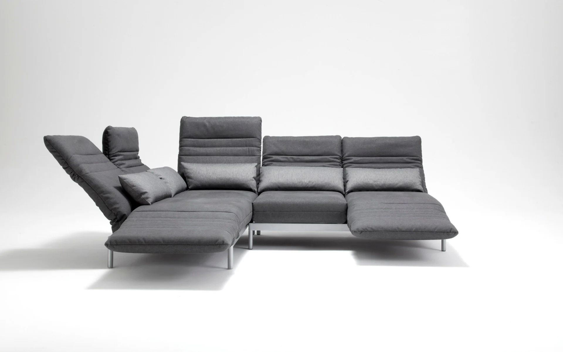 DIVINEDESIGNCENTER_PLURA_SOFA_7.jpg