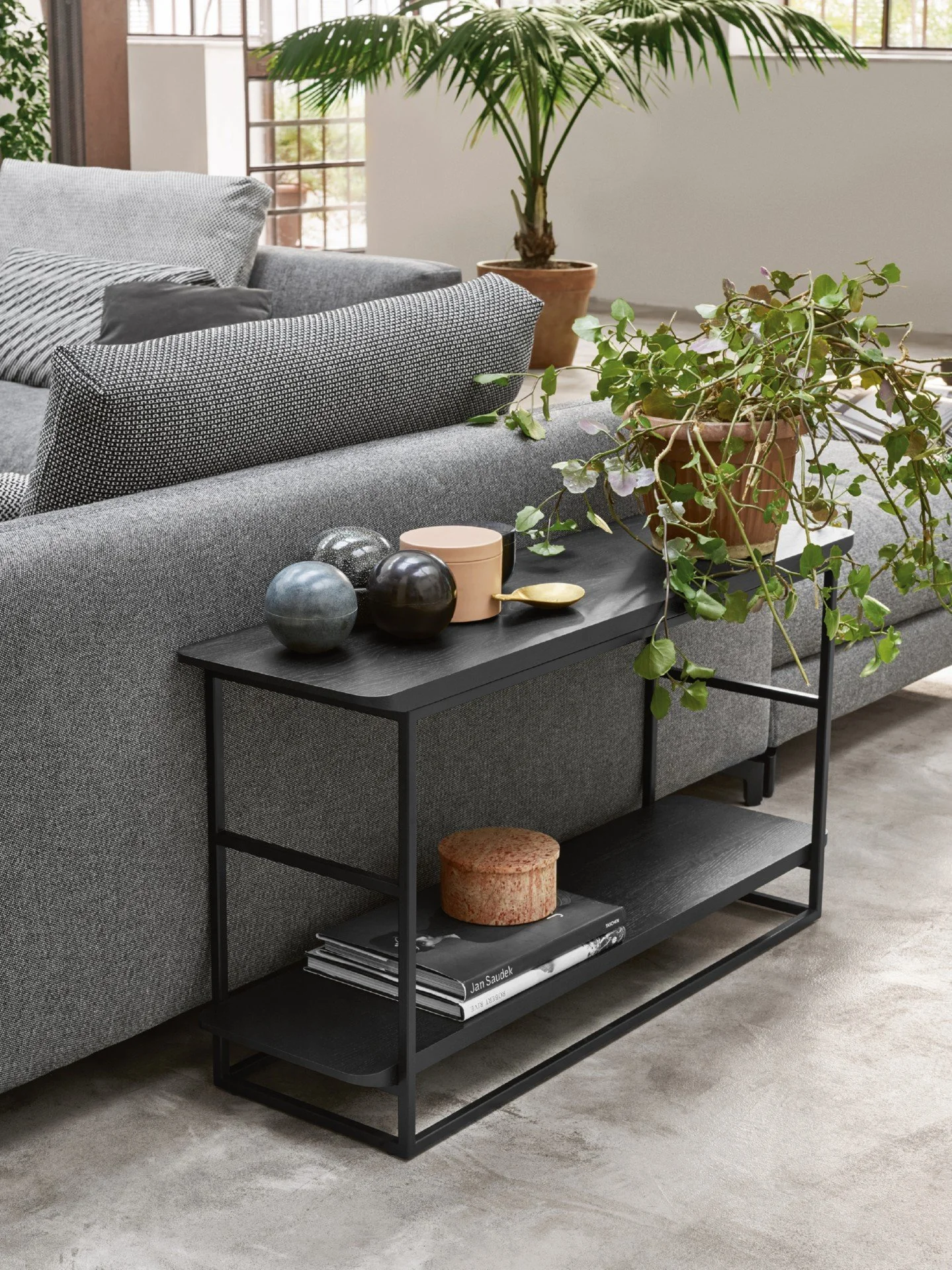 DIVINEDESIGNCENTER_NUVOLA_SOFA_1.jpg