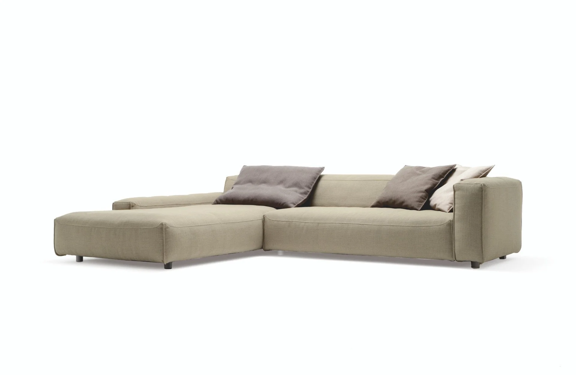 DIVINEDESIGNCENTER_MIO_SOFA_6.jpg