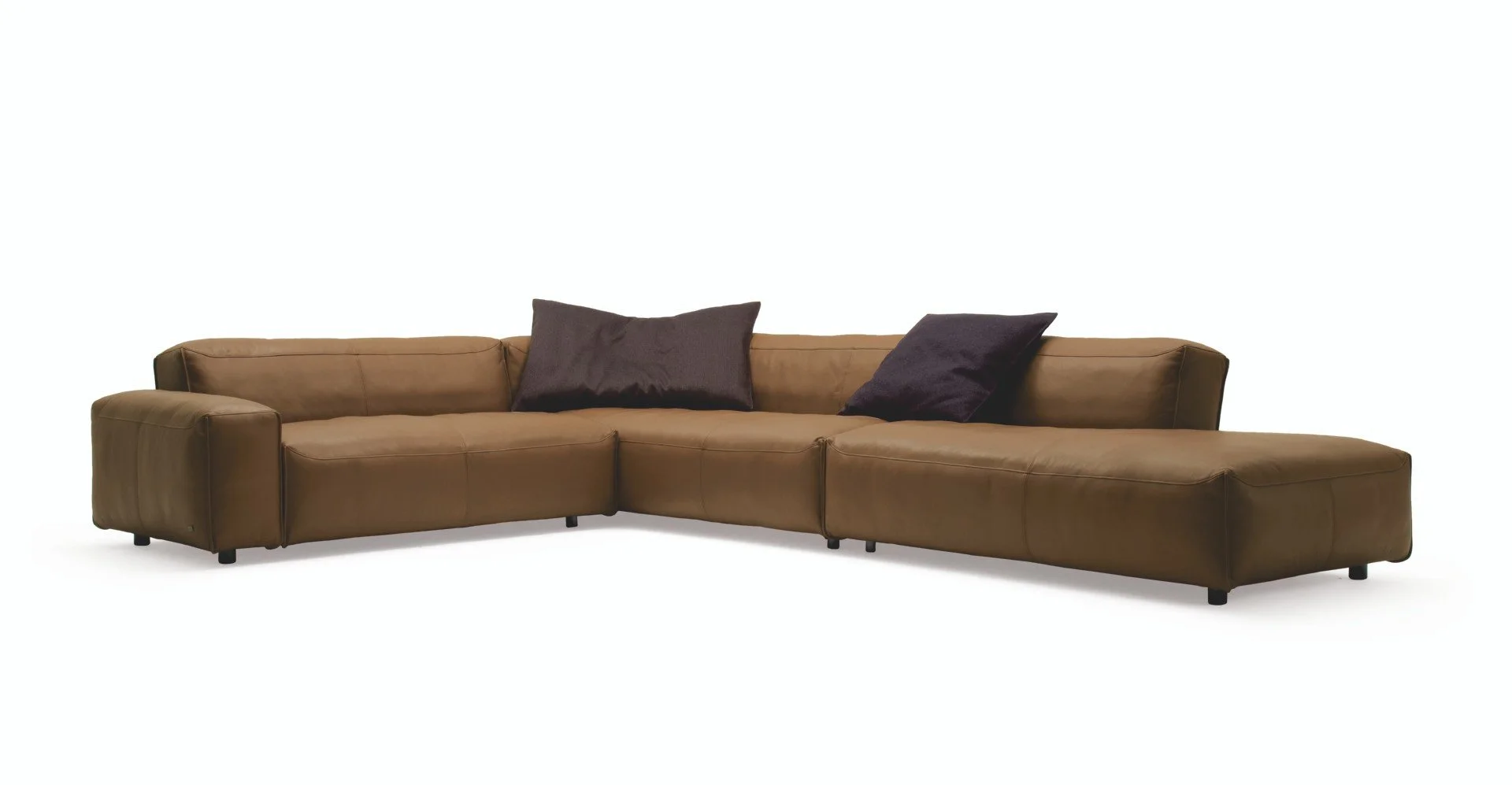 DIVINEDESIGNCENTER_MIO_SOFA_3.jpg