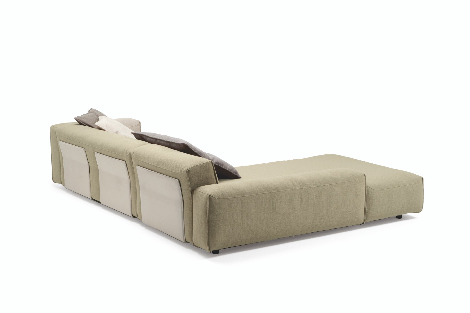 DIVINEDESIGNCENTER_MIO_SOFA_1.jpg
