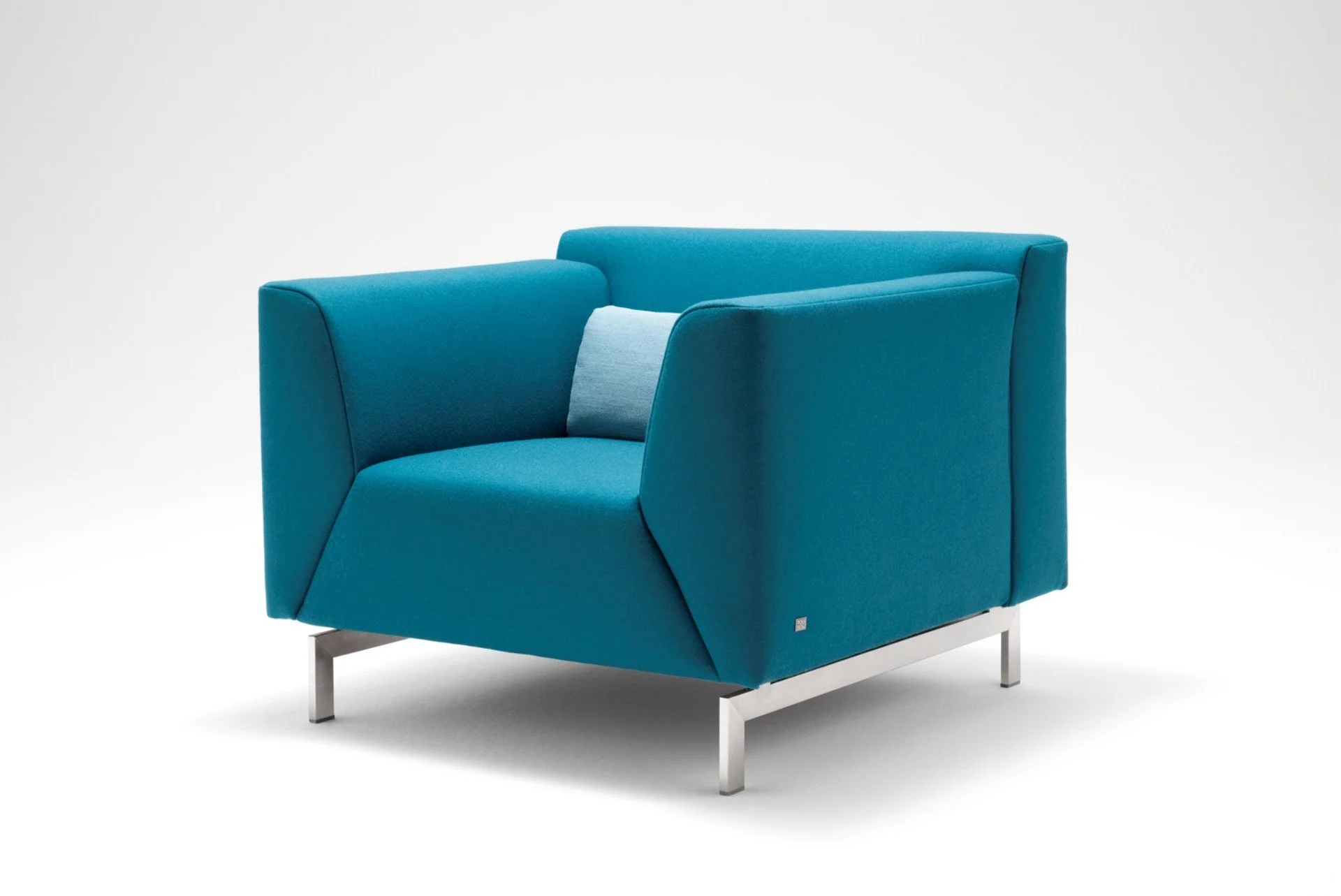 DIVINEDESIGNCENTER_LINEA_SOFA_7.jpg