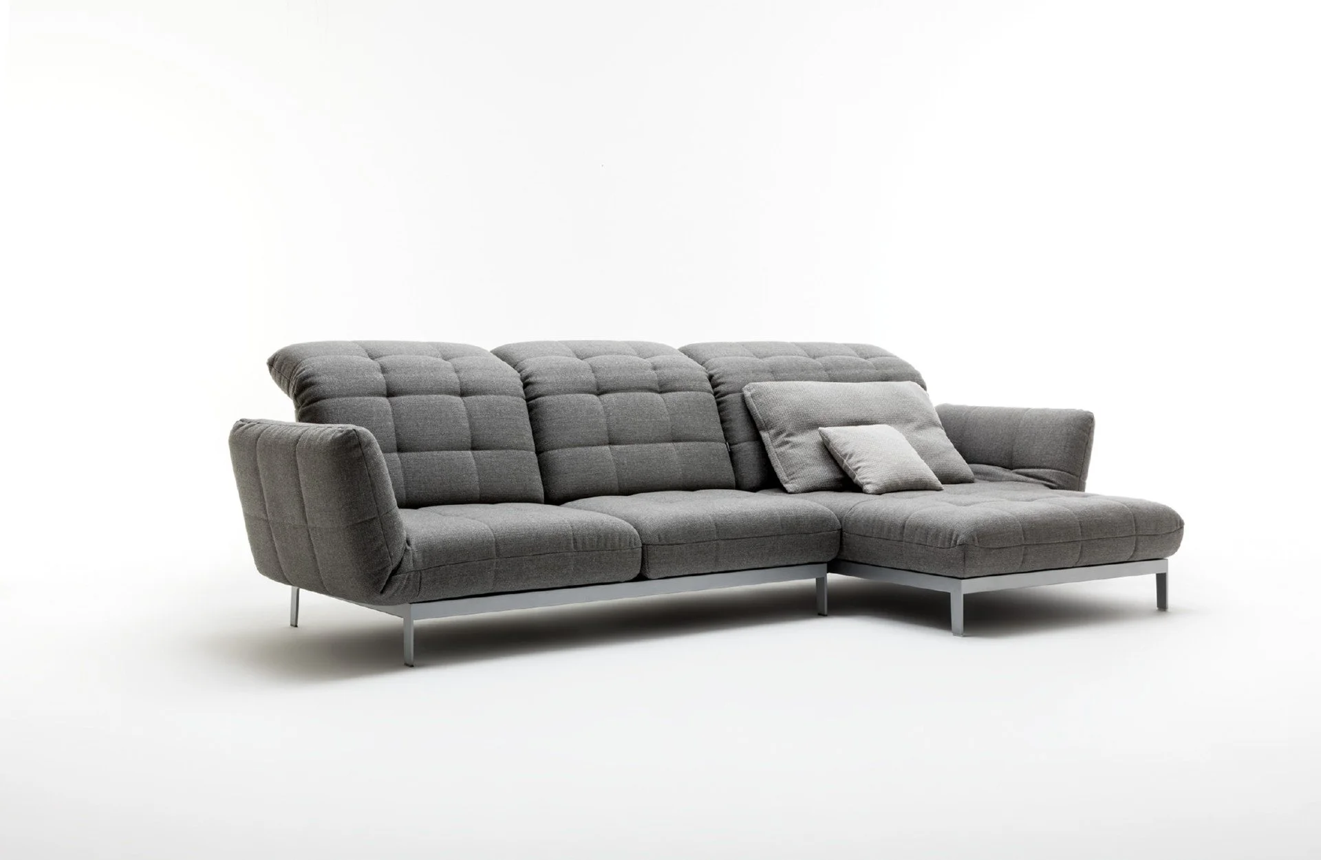 DIVINEDESIGNCENTER_AGIO_SOFA_1.jpg