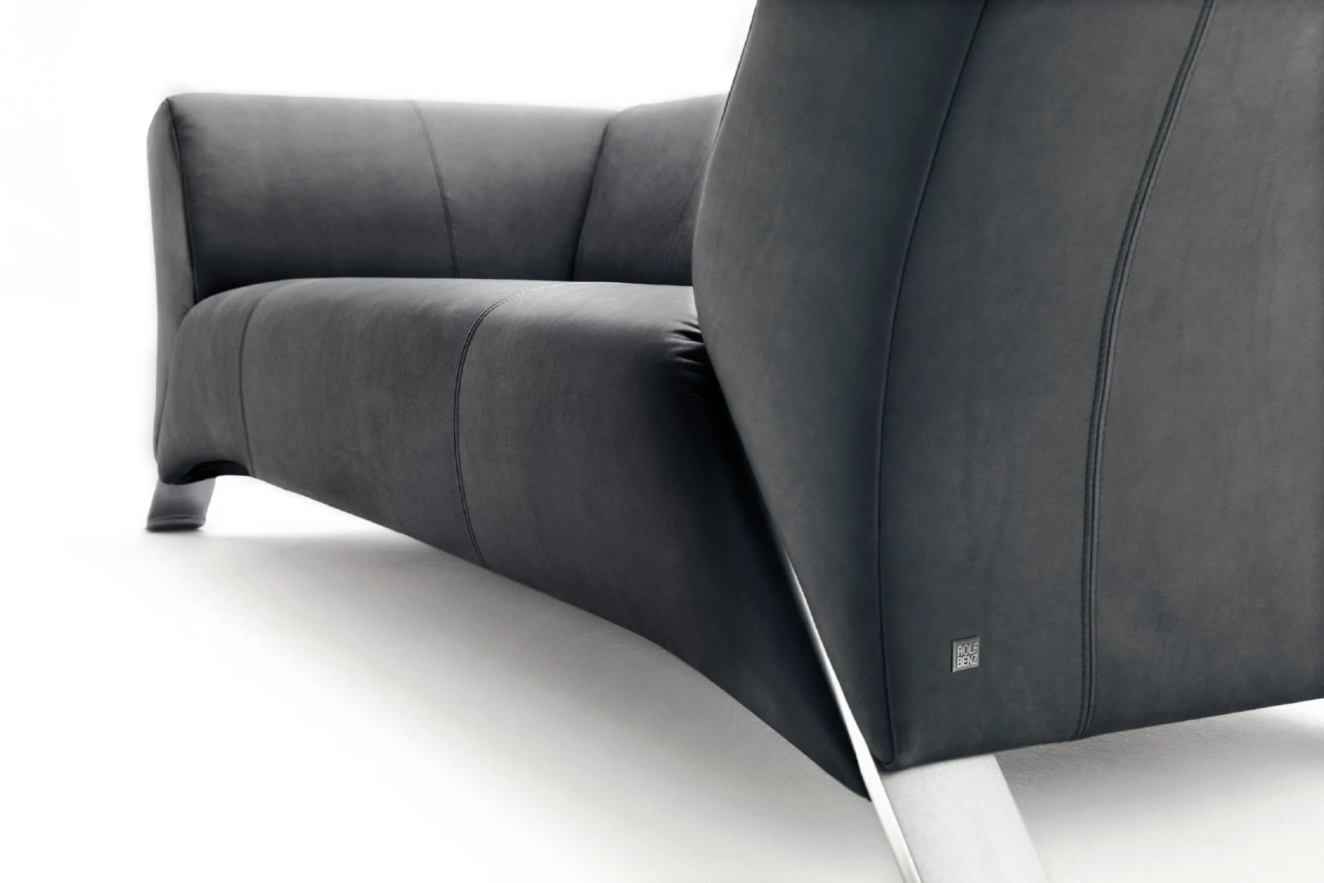 DIVINEDESIGNCENTER_322_SOFA_6.jpg