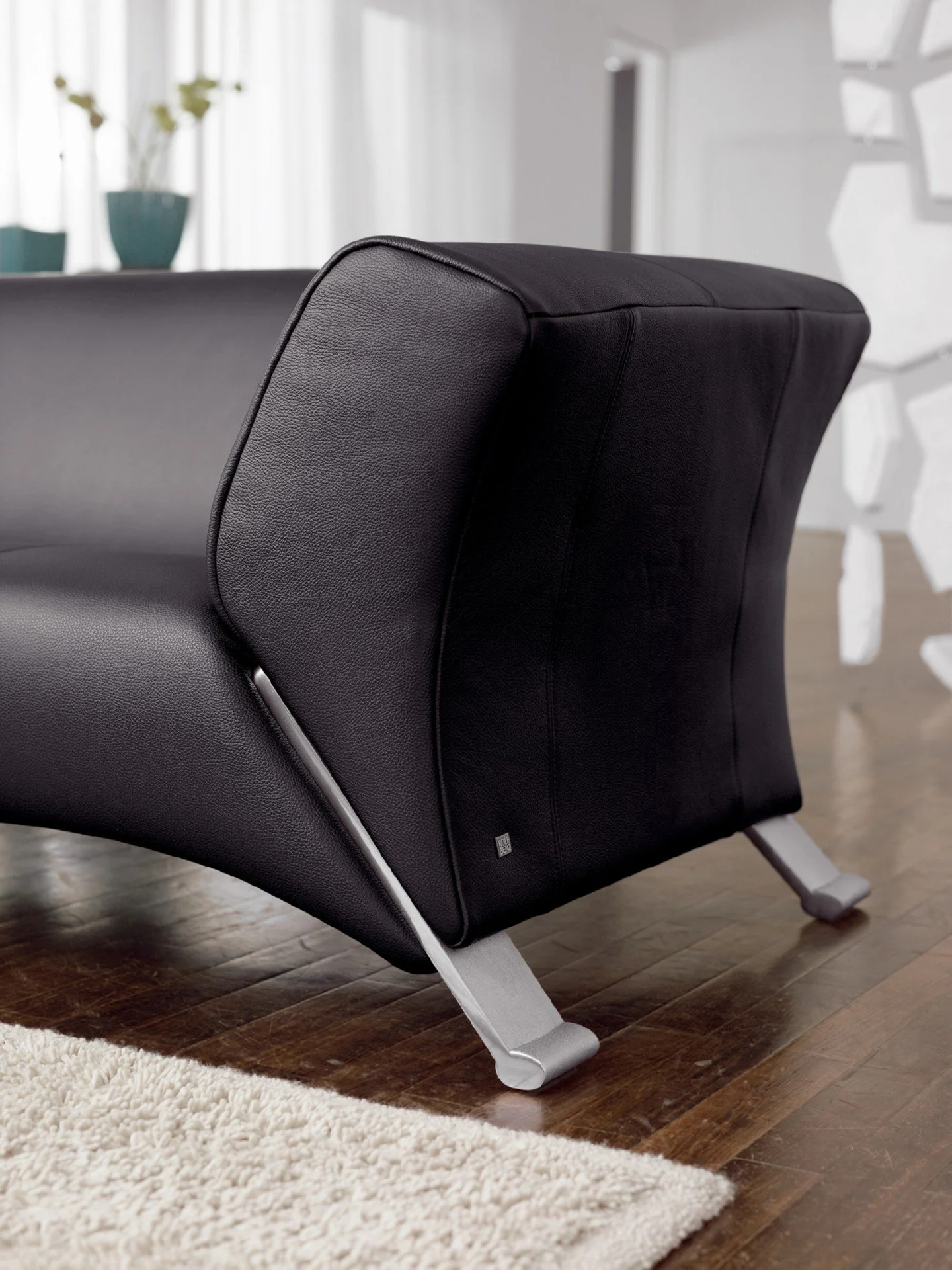 DIVINEDESIGNCENTER_322_SOFA_3.jpg