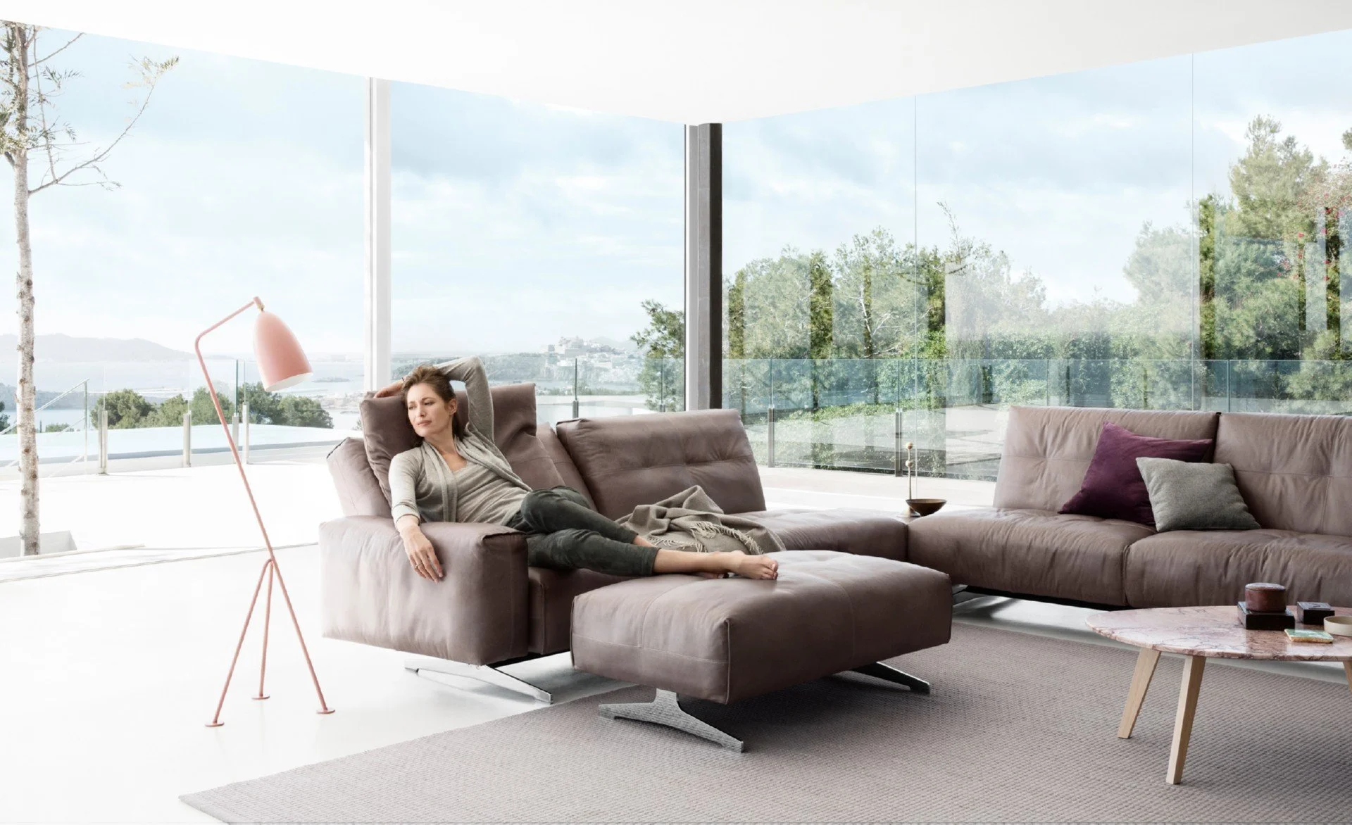 DIVINEDESIGNCENTER_50_SOFA_13.jpg