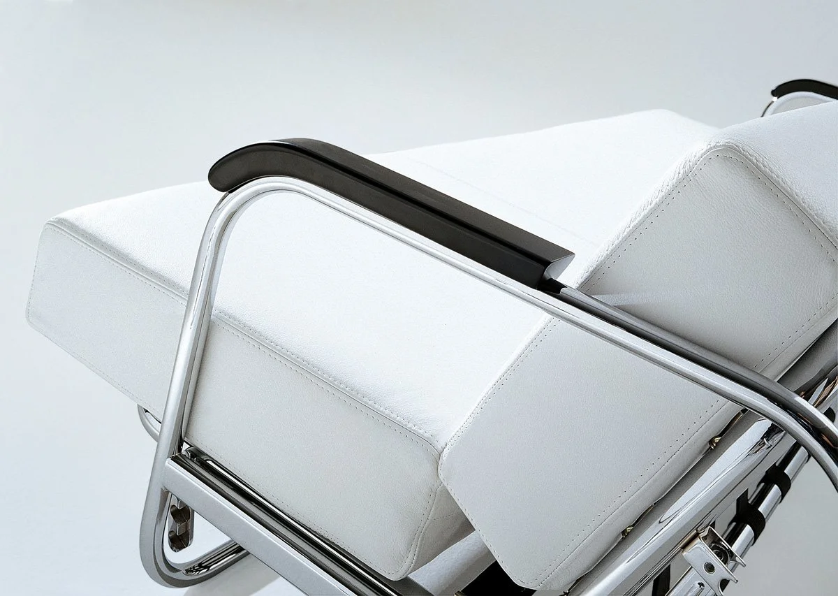 DIVINEDESIGNCENTER_AA1_SOFA_3.jpg