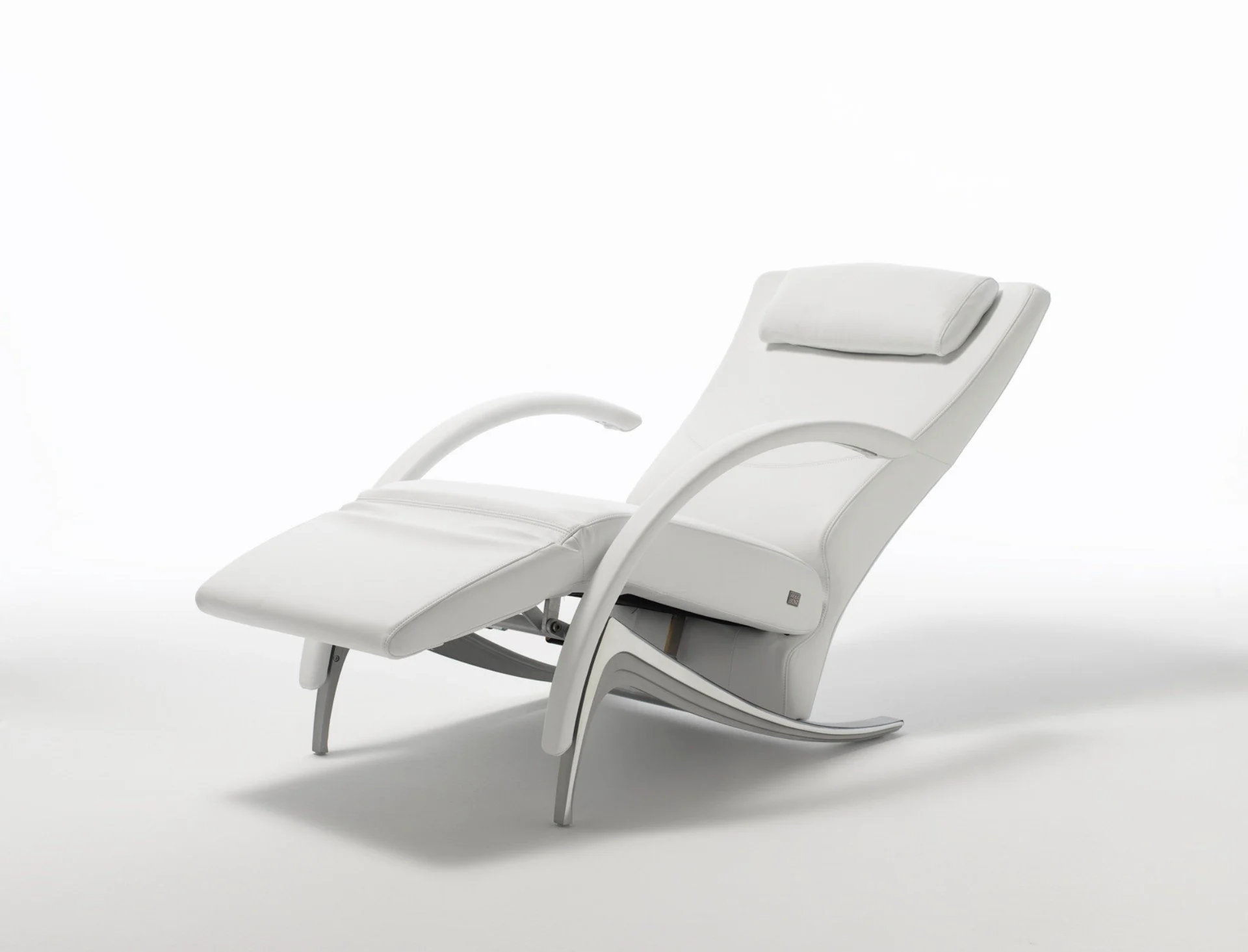 1_DIVINEDESIGNCENTER_3100_ARMCHAIR_2.jpg
