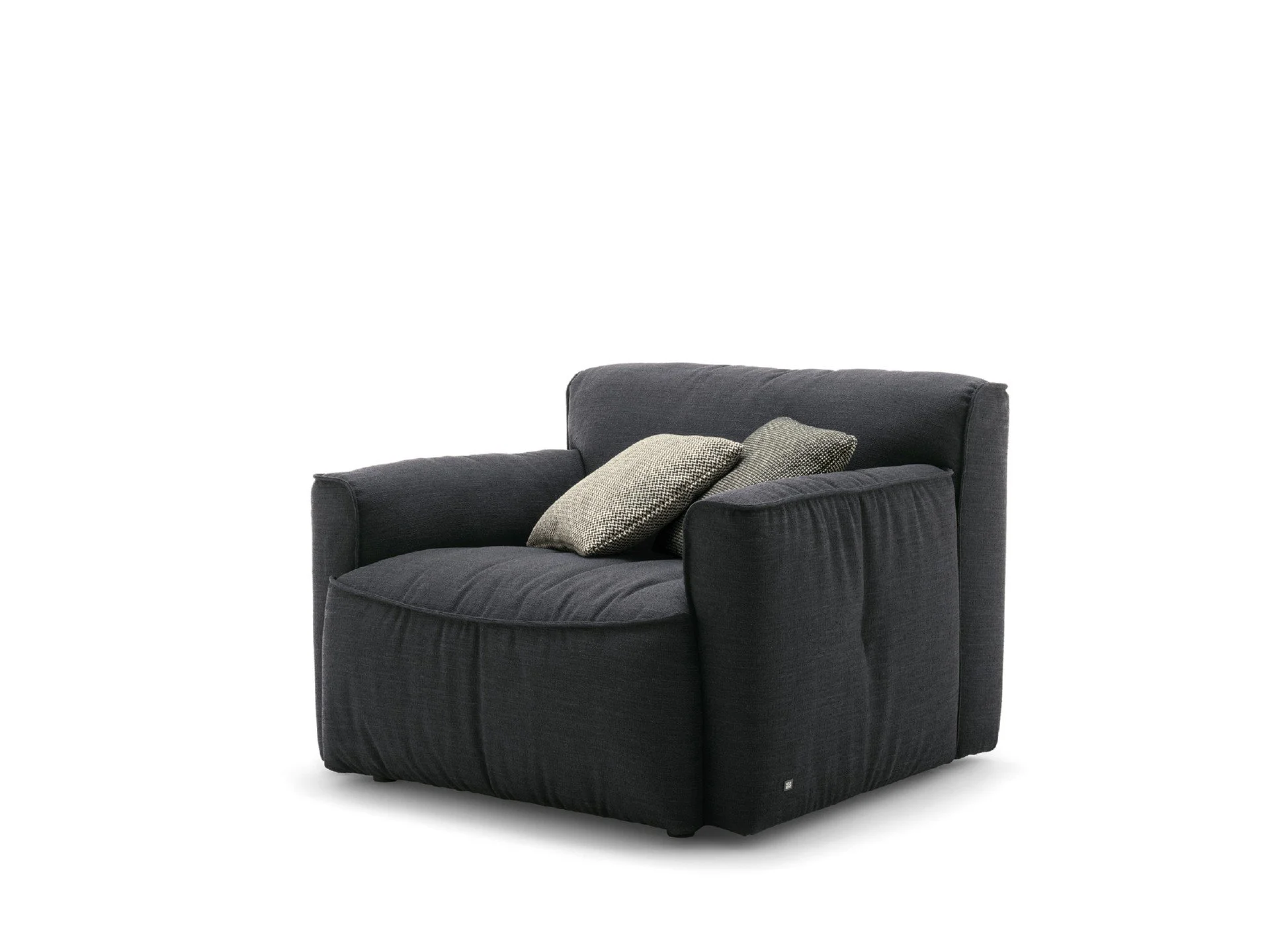 DIVINEDESIGNCENTER_50_ARMCHAIR_2_1539cb48-a9c8-44cf-971a-16acaccde80d.jpg