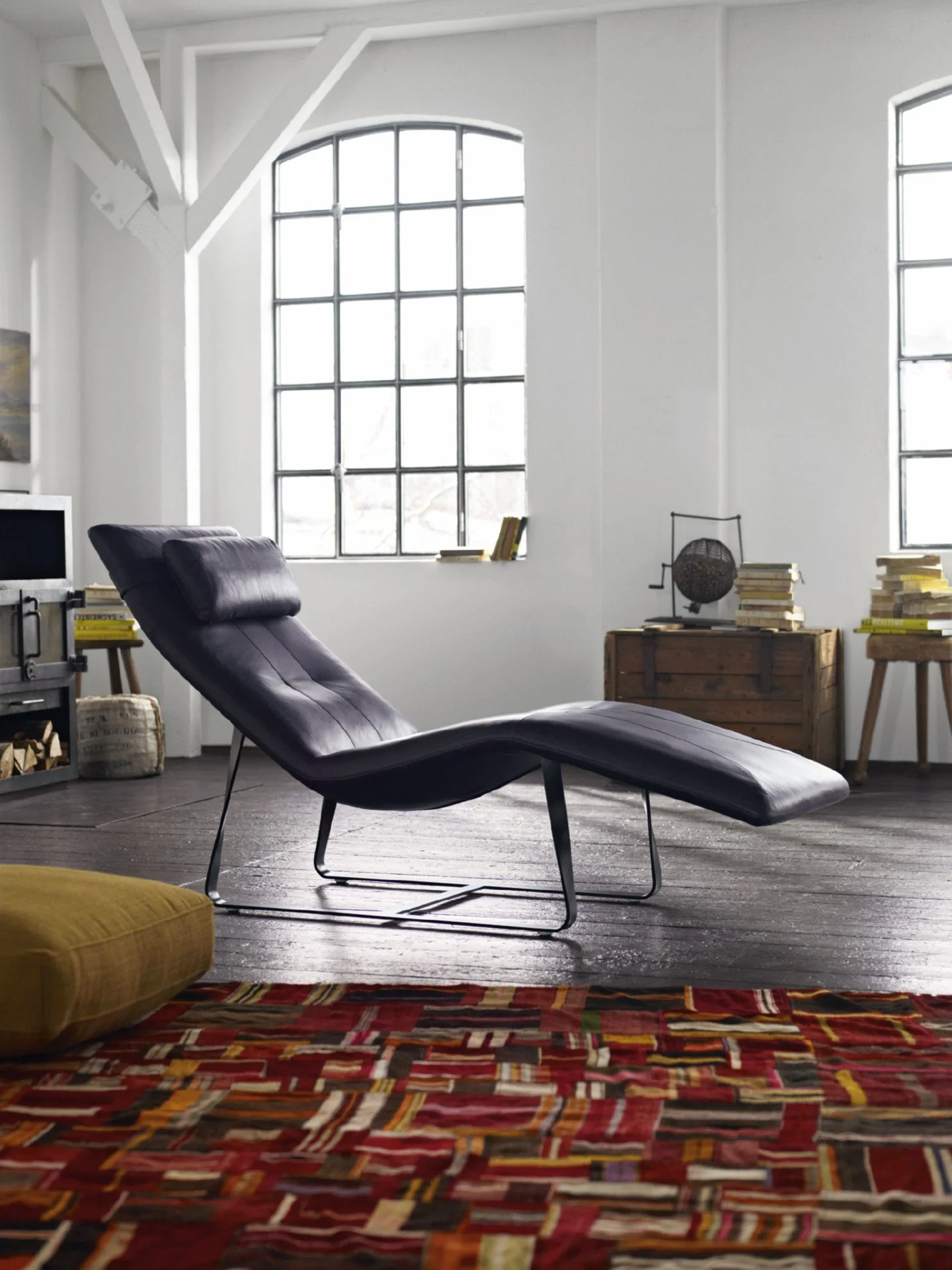 DIVINEDESIGNCENTER_360_ARMCHAIR_1.jpg