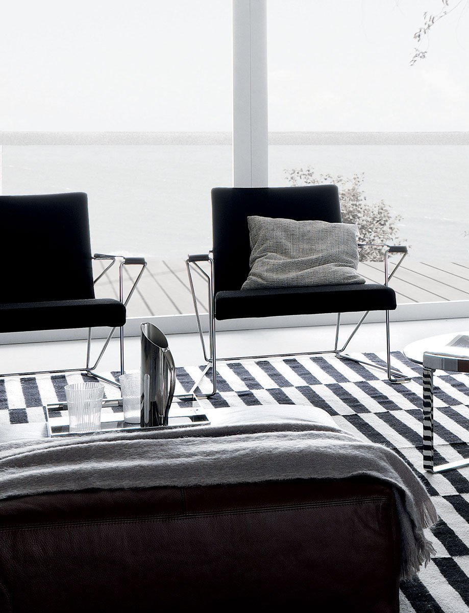 SUPER HELLA ARMCHAIR