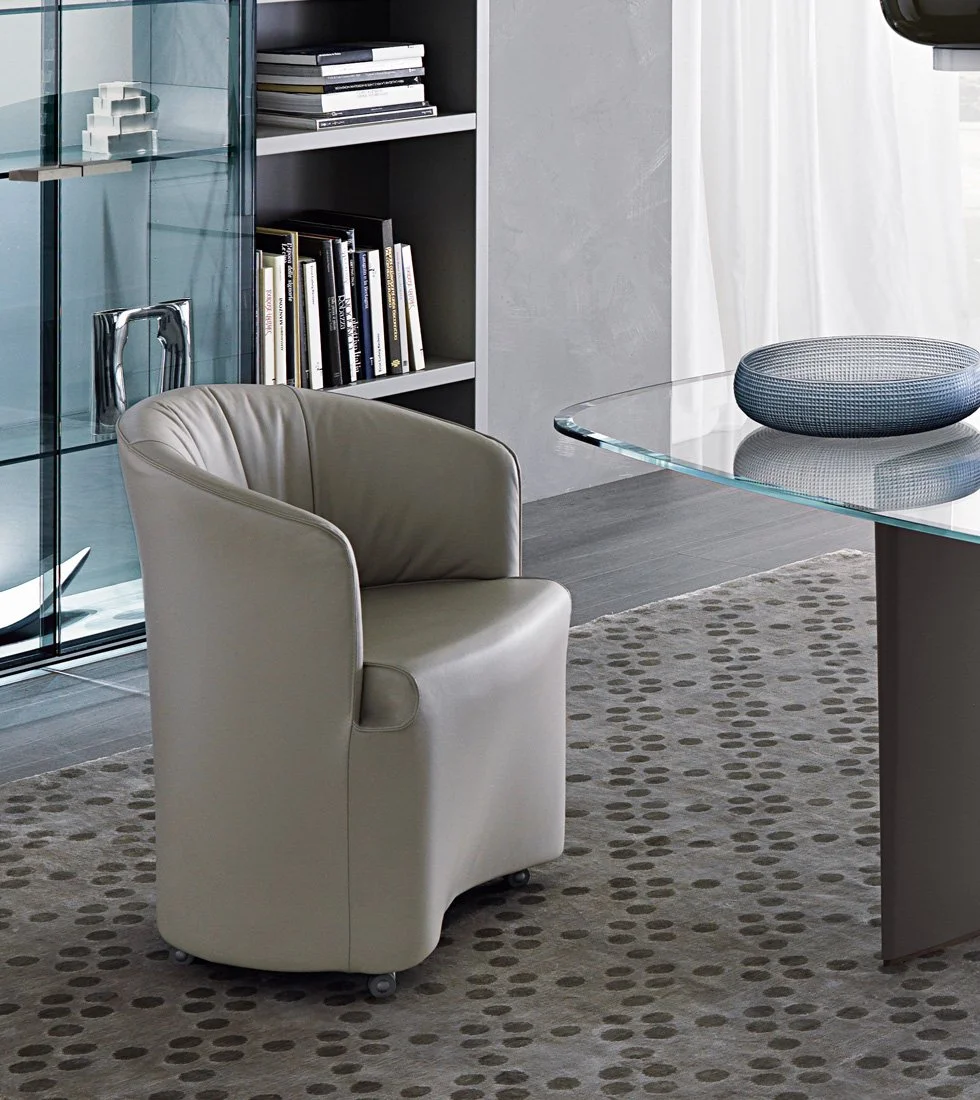 DIVINEDESIGNCENTER_OPERA_ARMCHAIR_3.jpg