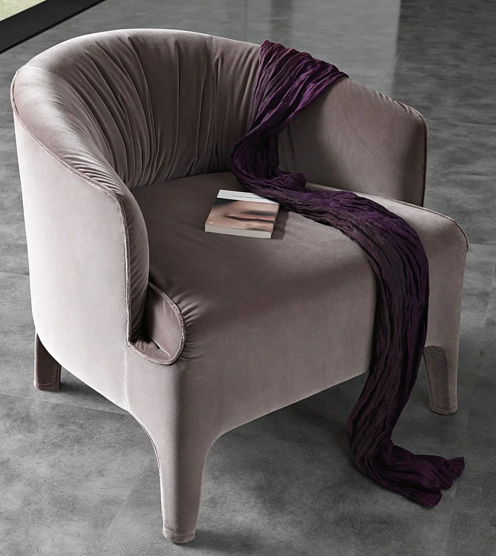 DIVINEDESIGNCENTER_OPERA_ARMCHAIR_1.jpg