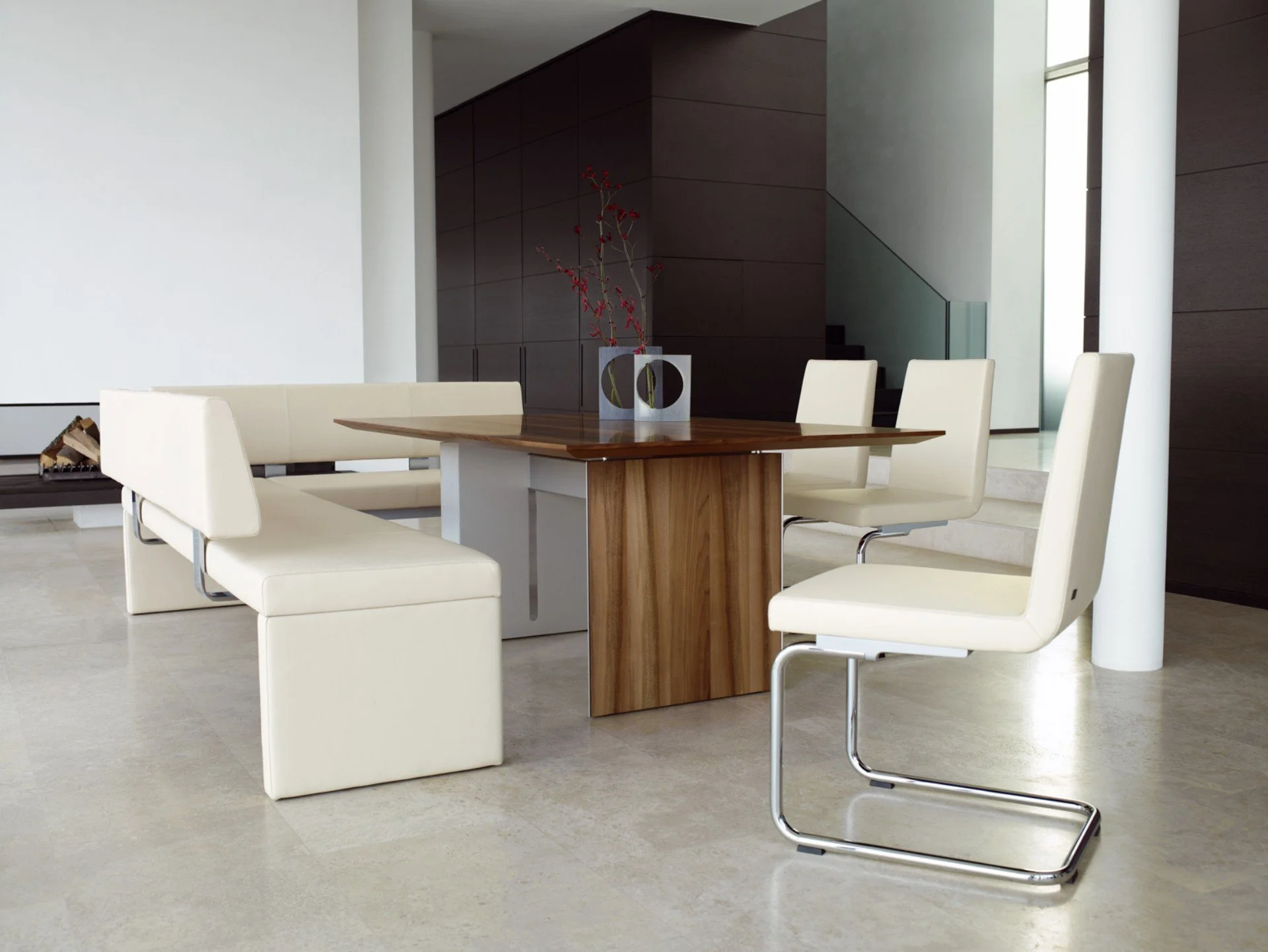 DIVINEDESIGNCENTER_620_BENCH_1.jpg