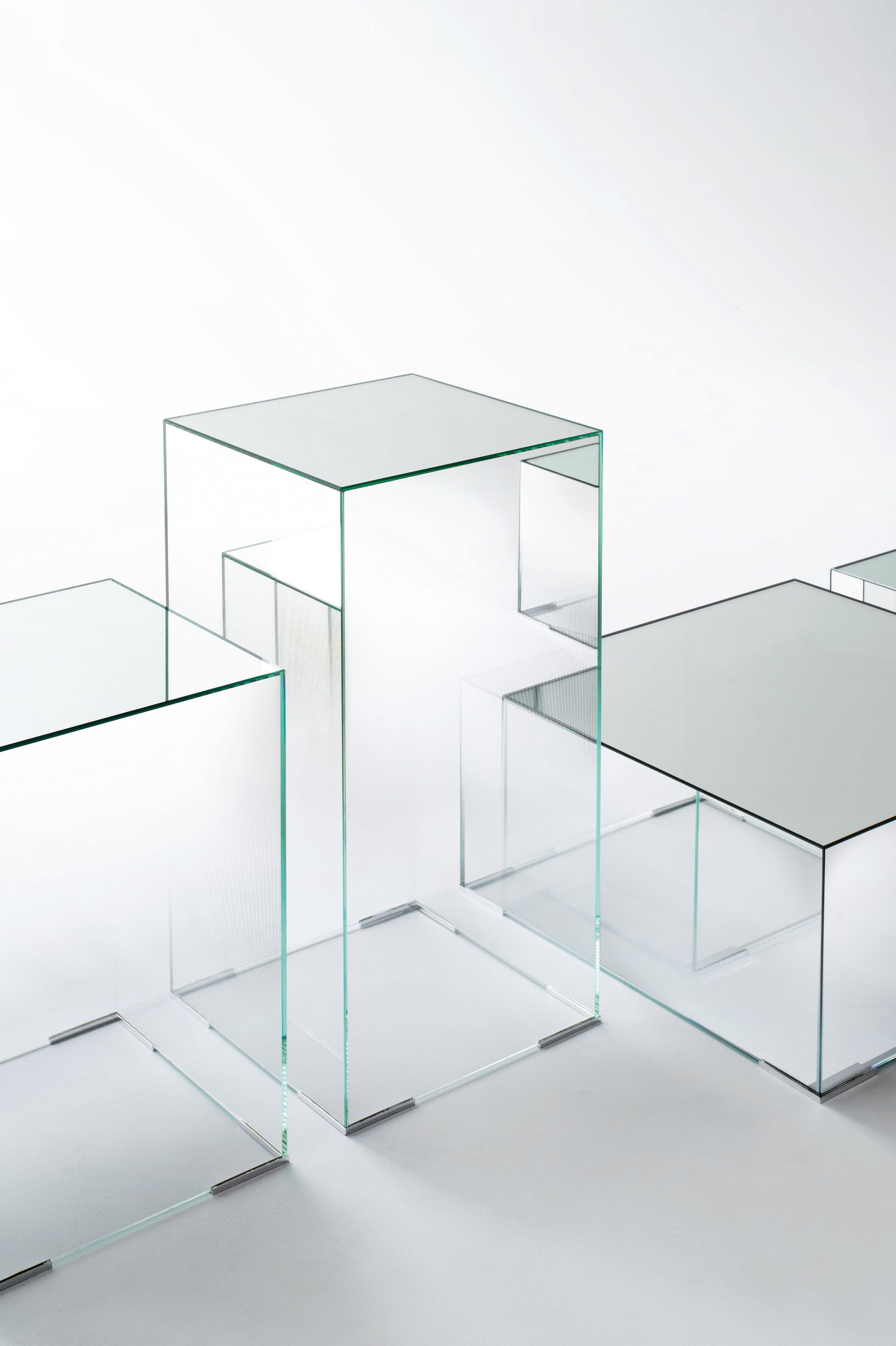 DIVINEDESIGNCENTER_ILLUSION_COFFEETABLE_1.jpg
