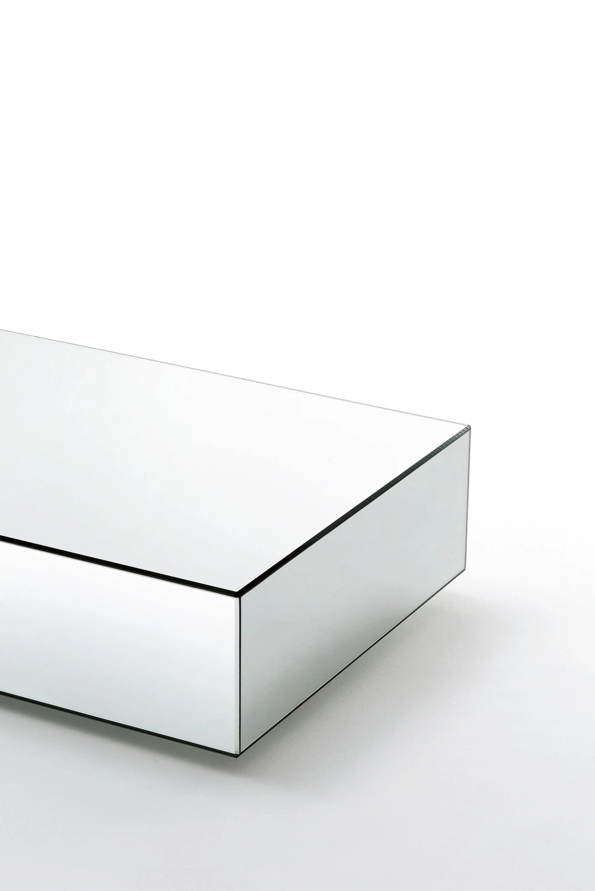 DIVINEDESIGNCENTER_IMASSITAVOLIBASSI_COFFEETABLE_1.jpg