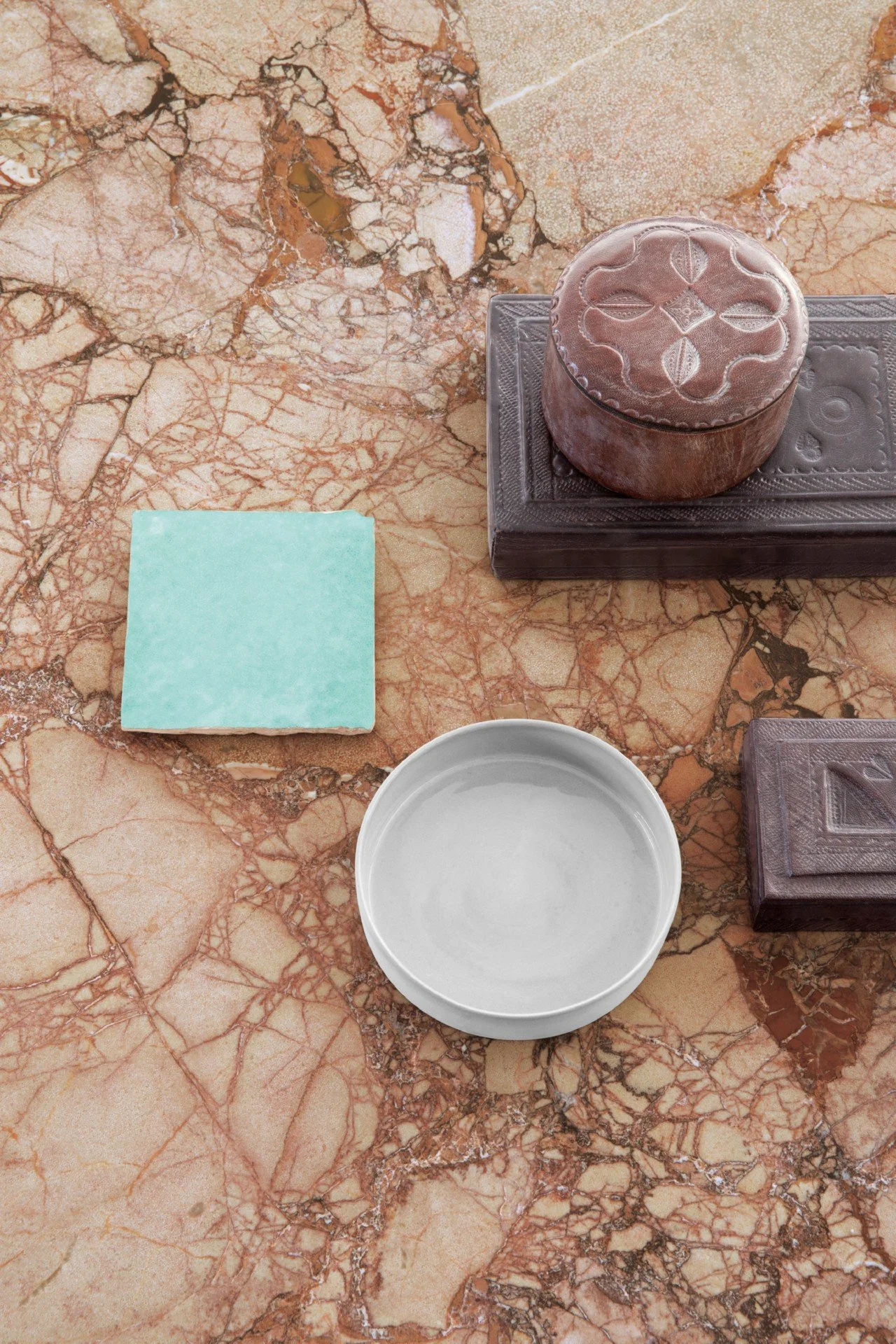 DIVINEDESIGNCENTER_955_COFFEETABLE_1.jpg