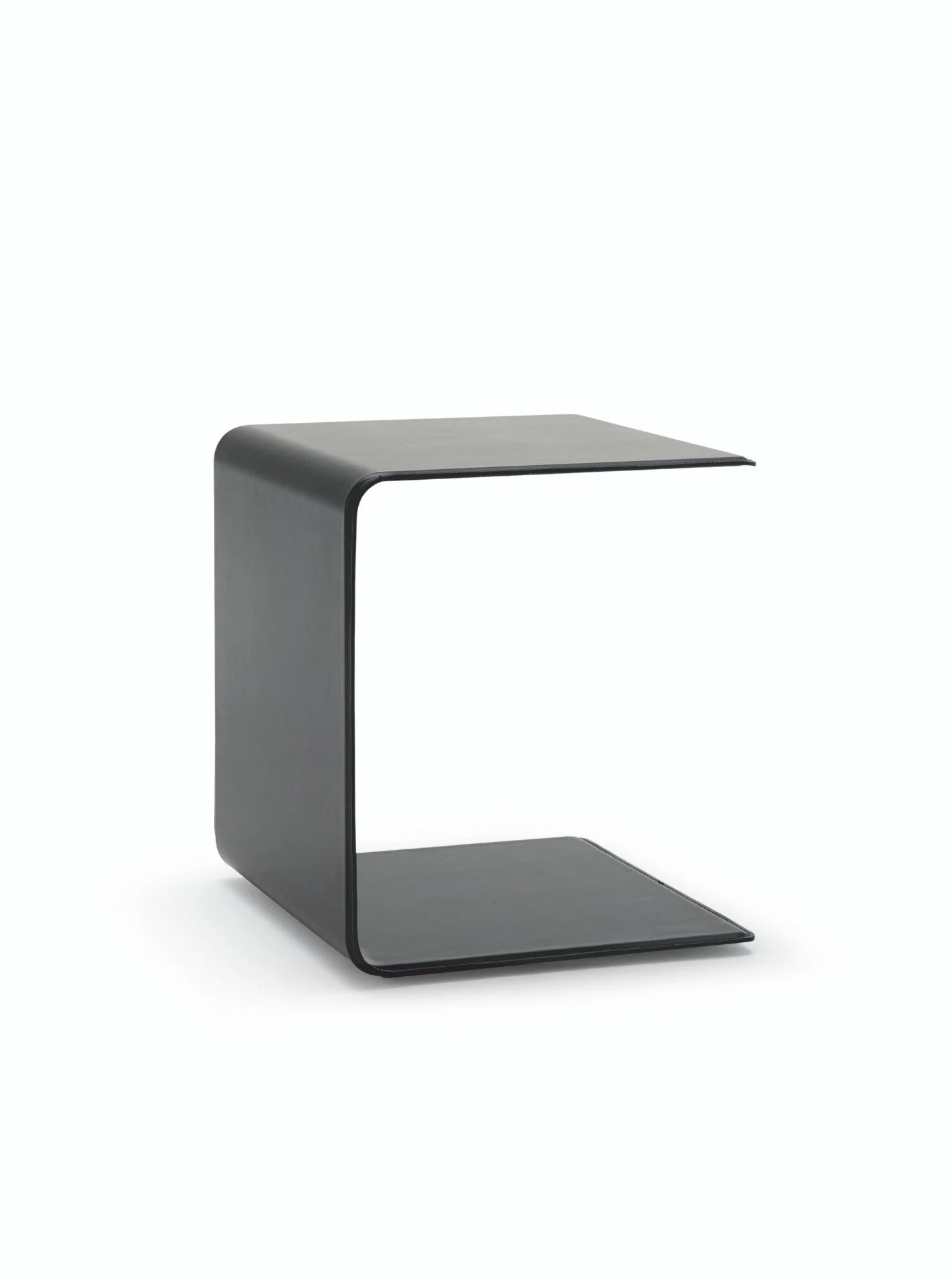 1_DIVINEDESIGNCENTER_940_COFFEETABLE_1.jpg