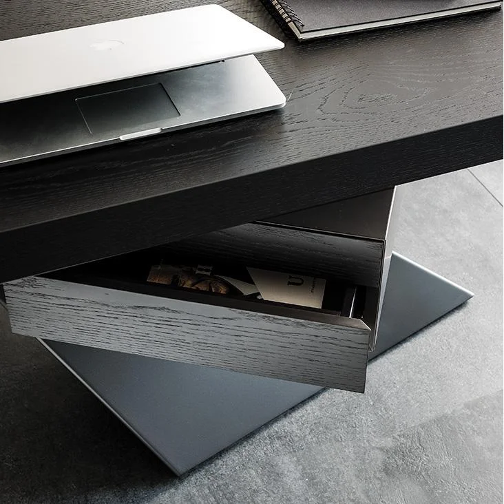 DIVINEDESIGNCENTER_NASDAQ_DESK_1.jpg