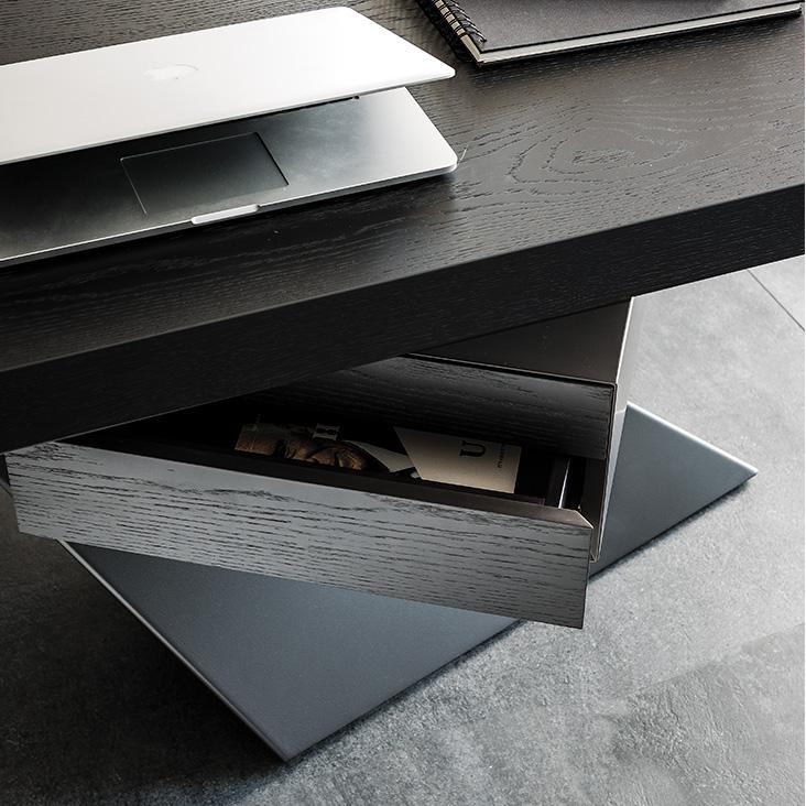 DIVINEDESIGNCENTER_NASDAQ_DESK_1.jpg