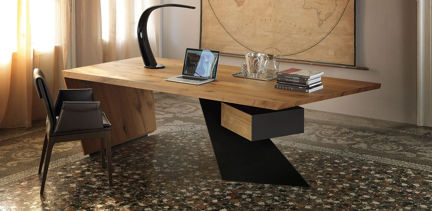 DIVINEDESIGNCENTER_NASDAQ_DESK_6.jpg