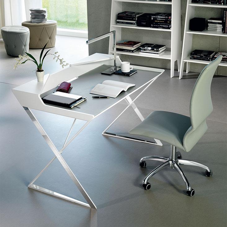 DIVINEDESIGNCENTER_QWERTY_DESK_5.jpg