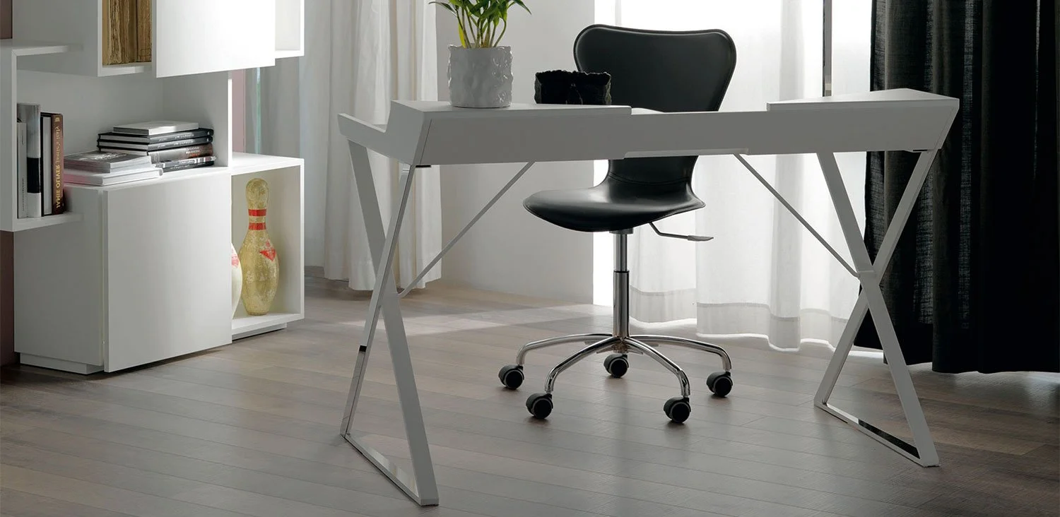 DIVINEDESIGNCENTER_QWERTY_DESK_4.jpg