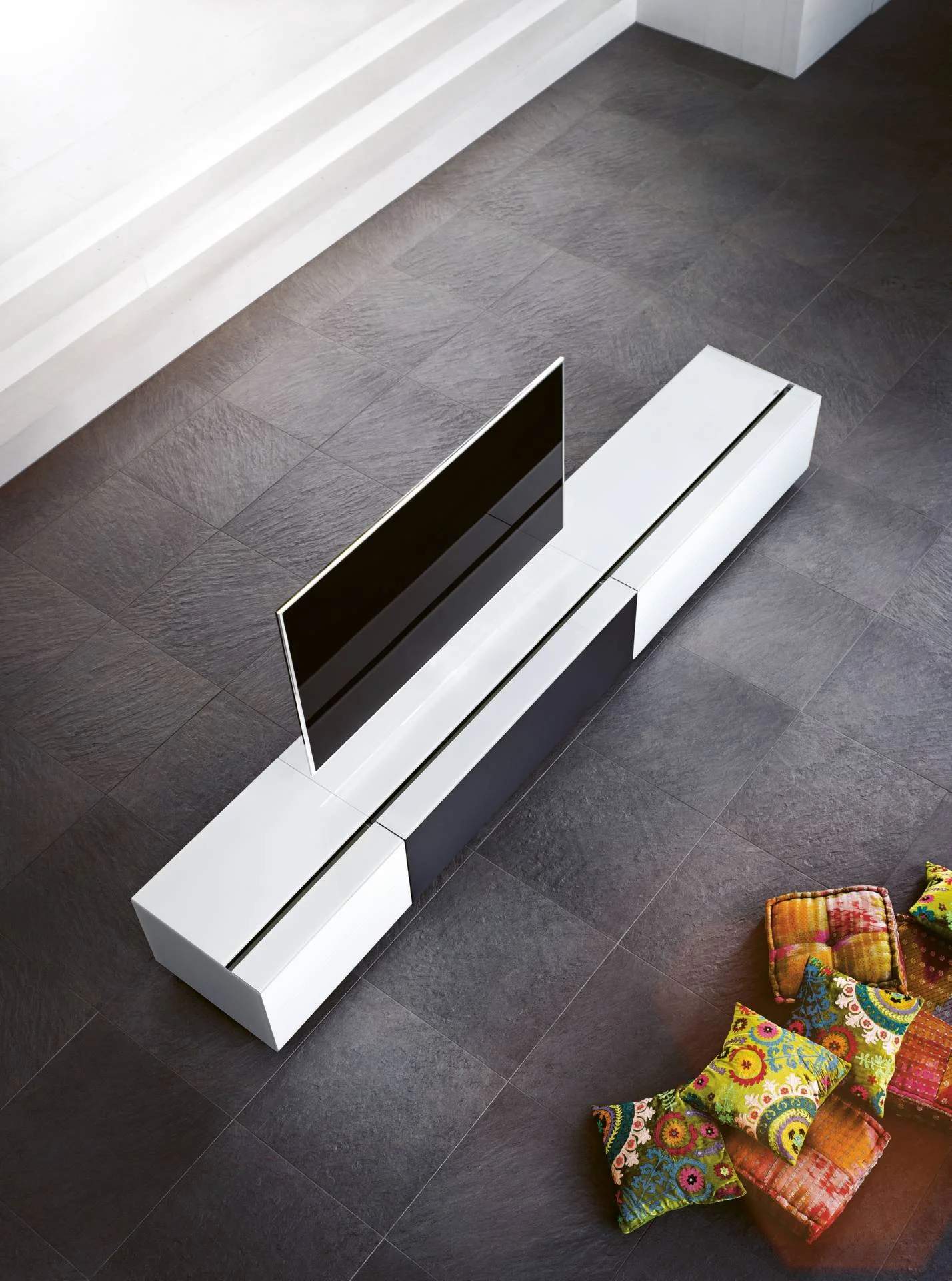 COCOON TV UNIT