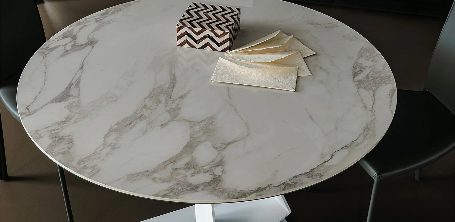 DIVINEDESIGNCENTER_ROGERKERAMIK_TABLE_3.jpg