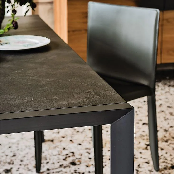 DIVINEDESIGNCENTER_PEDRODRIVE_TABLE_3.jpg