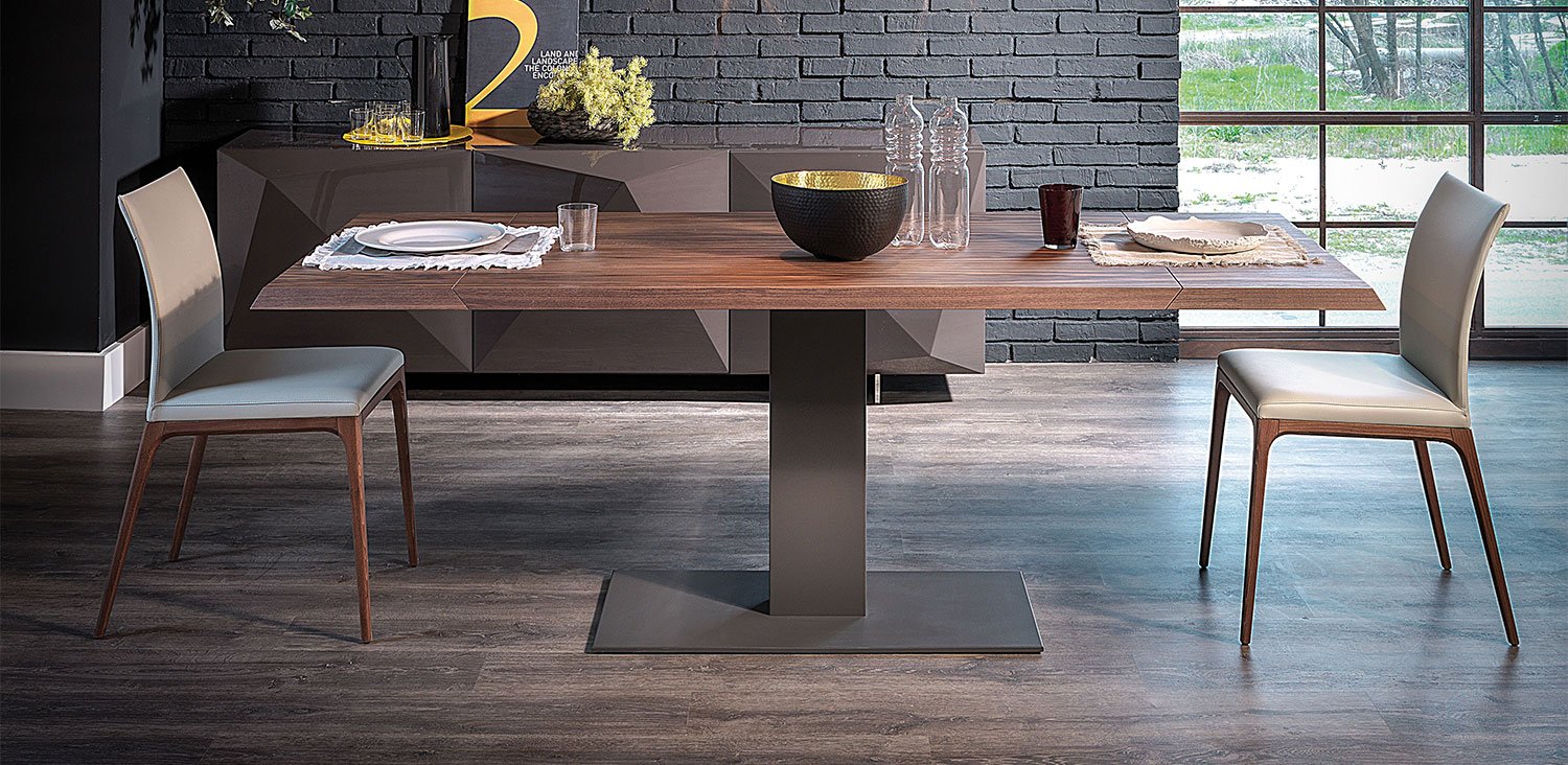 DIVINEDESIGNCENTER_ELVISWOODDRIVE_TABLE.jpg