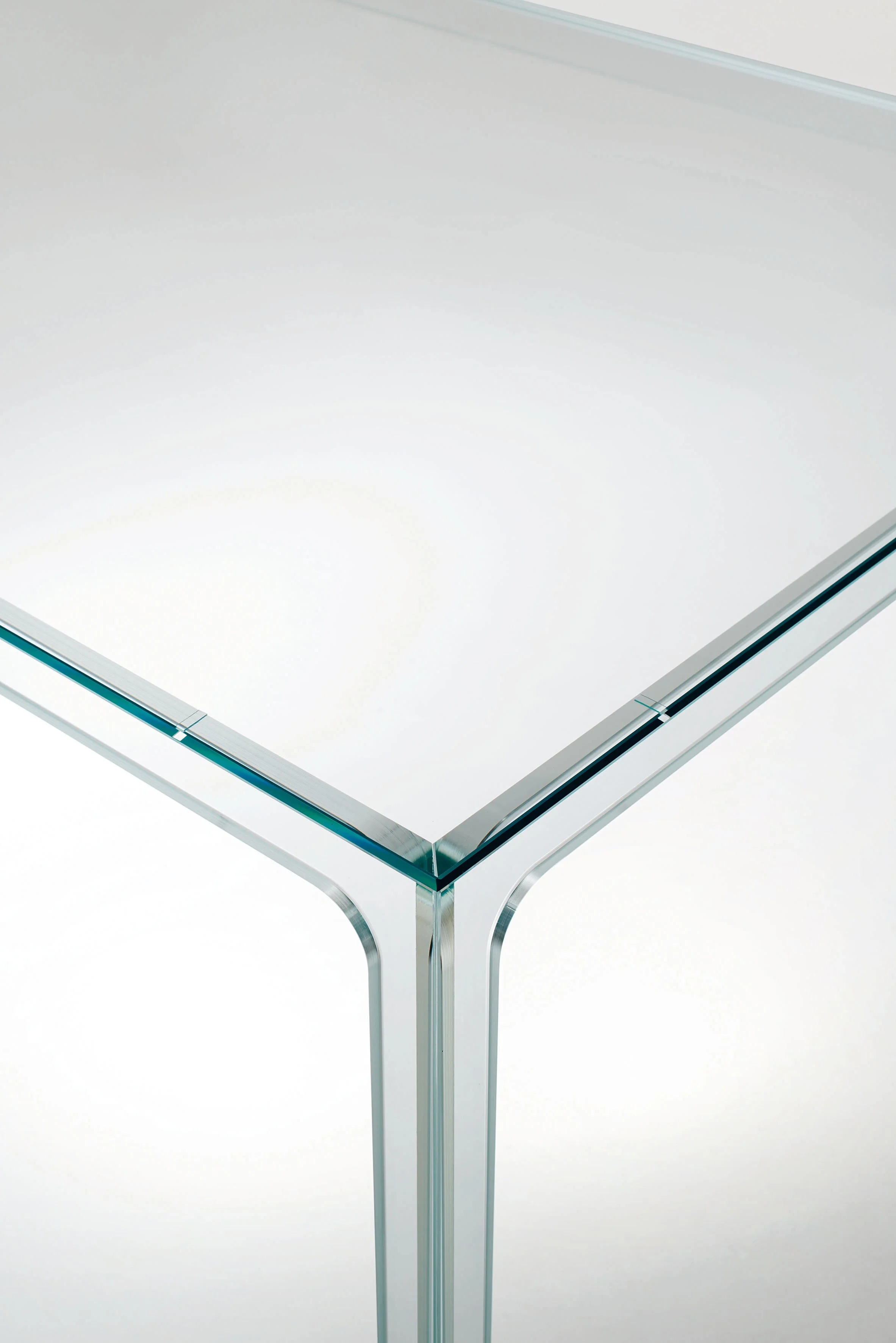 DIVINEDESIGNCENTER_OSCAR_TABLE_3.jpg