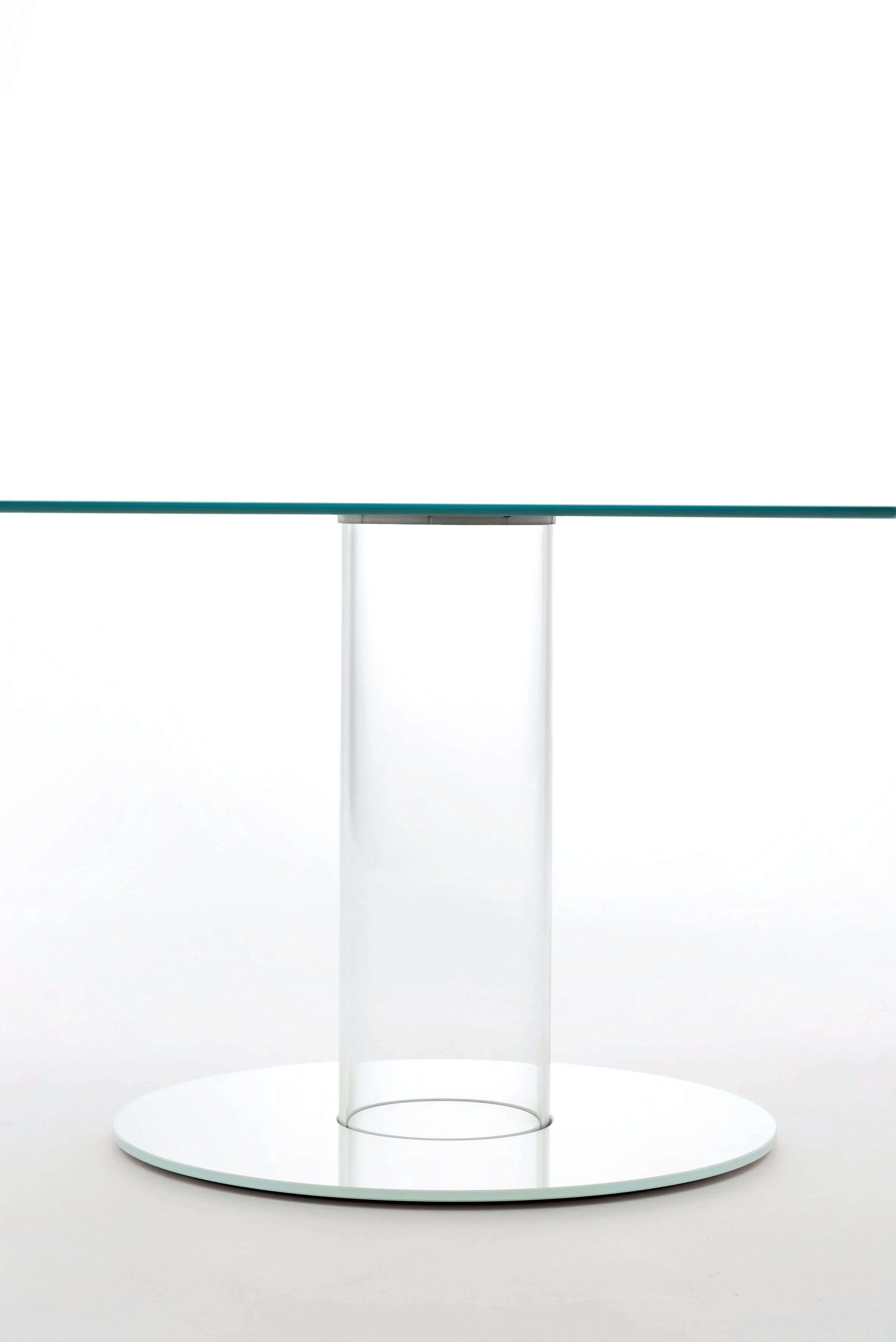 DIVINEDESIGNCENTER_HUBTAVOLIALTI_TABLE_3.jpg