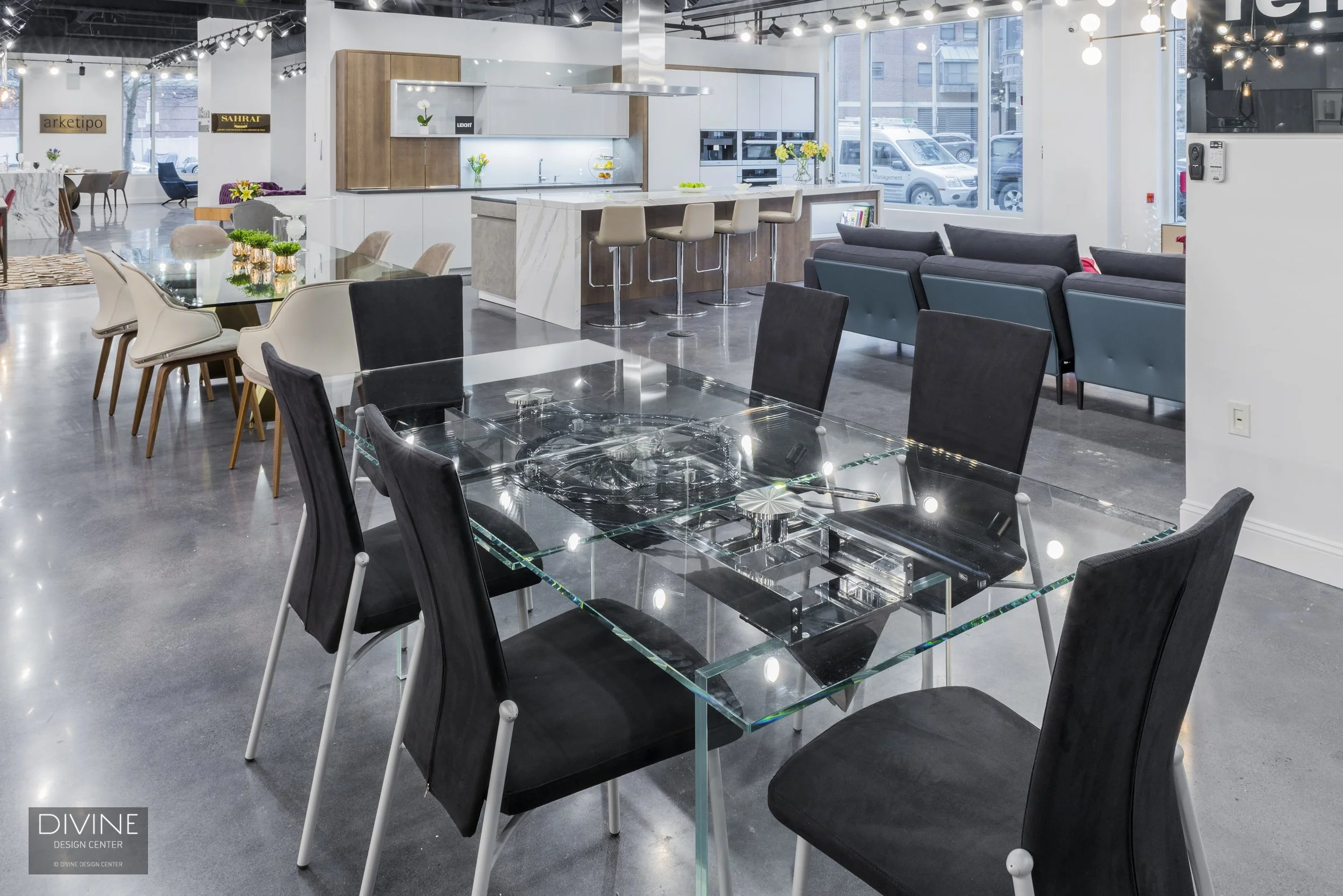 QUASAR TABLE