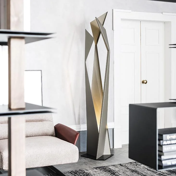 1_DIVINEDESIGNCENTER_THRILLER_LAMP_3.jpg