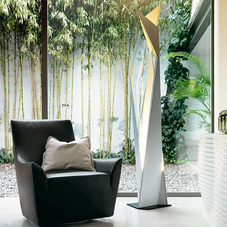 DIVINEDESIGNCENTER_THRILLER_LAMP_2.jpg