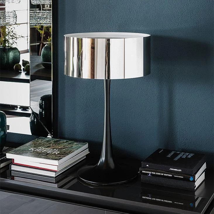 DIVINEDESIGNCENTER_PLUTO_LAMP_2.jpg