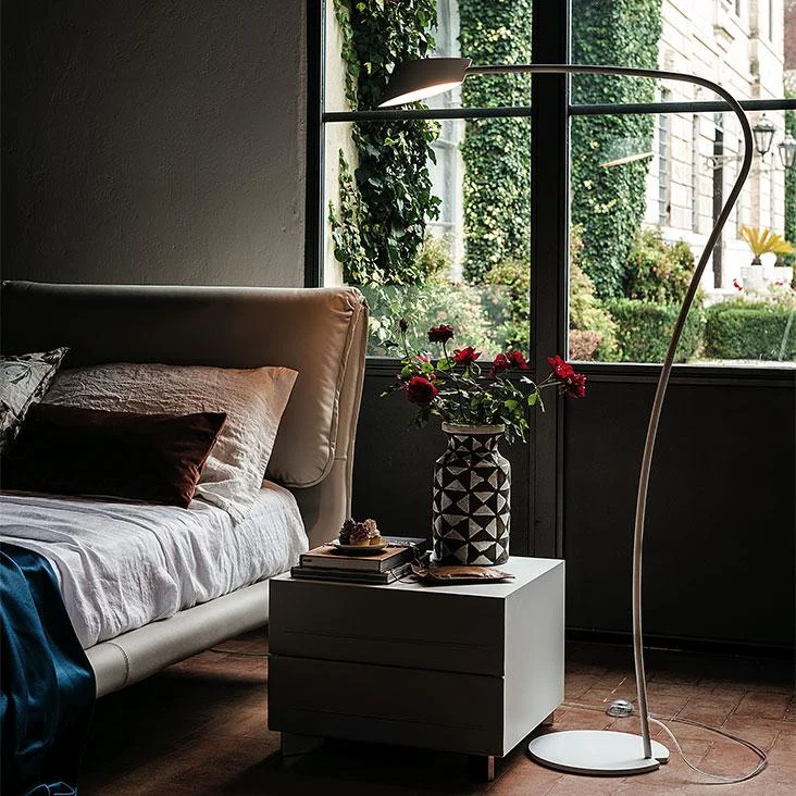 DIVINEDESIGNCENTER_LITTLEFLAG_LAMP.jpg