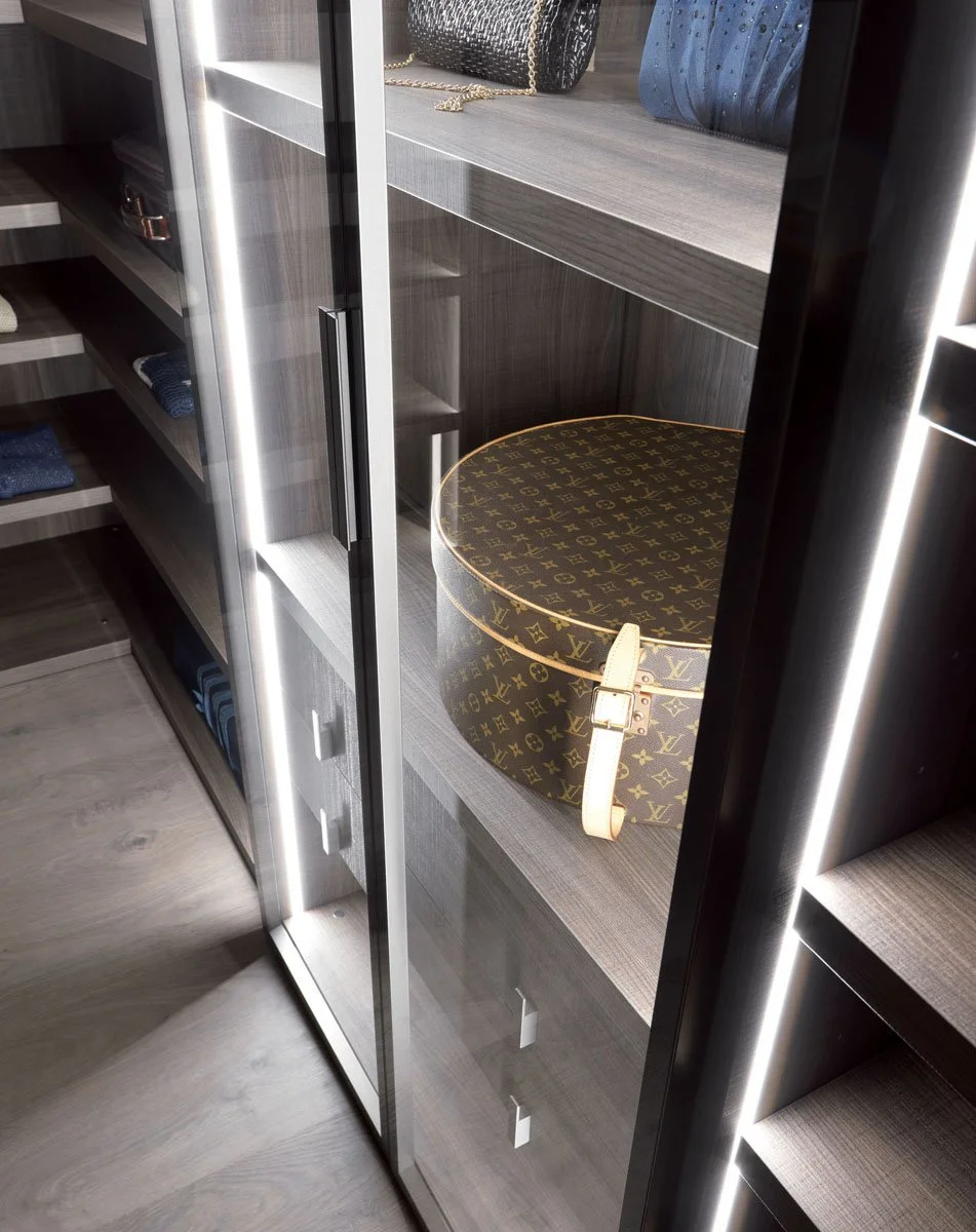 DIVINEDESIGNCENTER_PALOALTO_WARDROBE_3.jpg