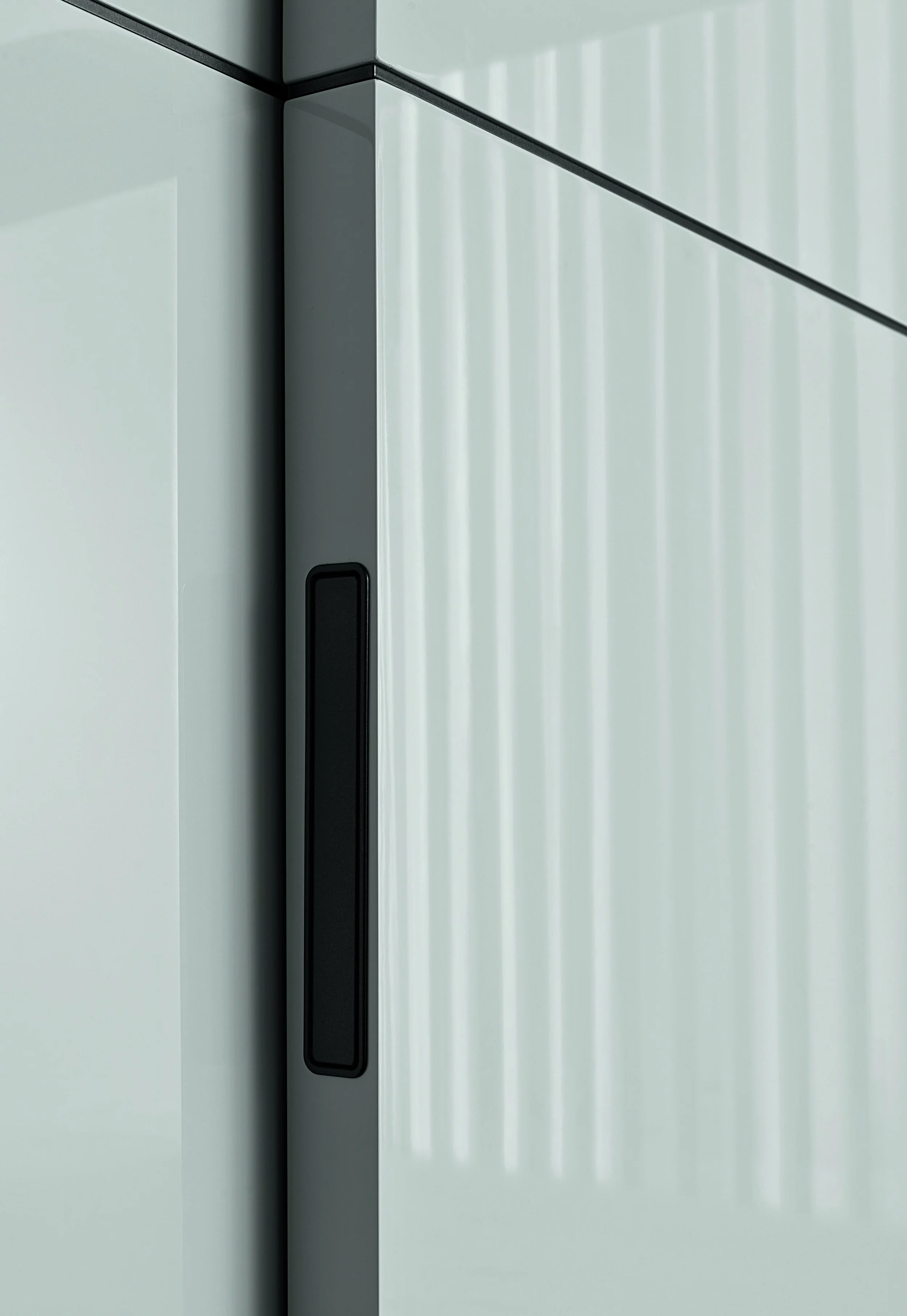 DIVINEDESIGNCENTER_THICK_WARDROBE_4.jpg
