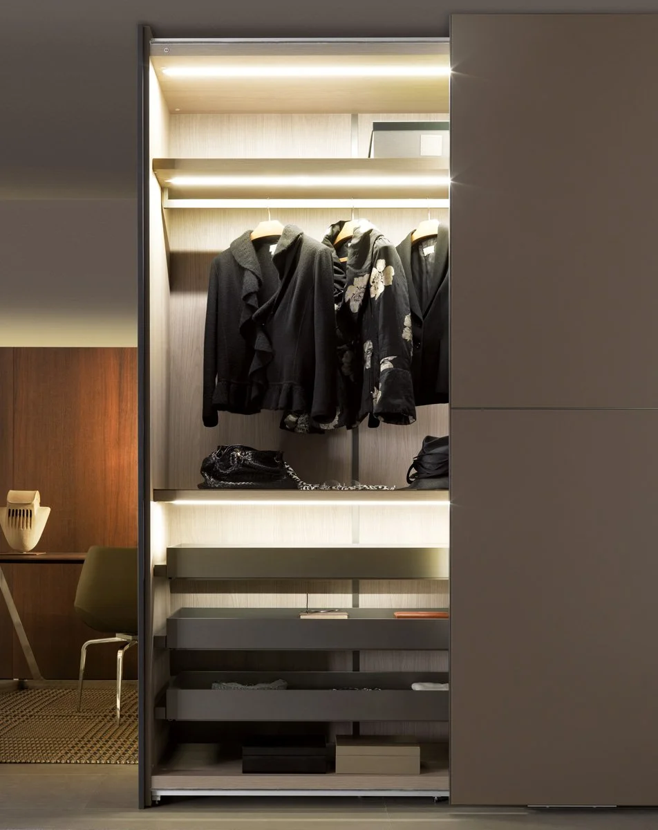 DIVINEDESIGNCENTER_FIRST_WARDROBE_1.jpg