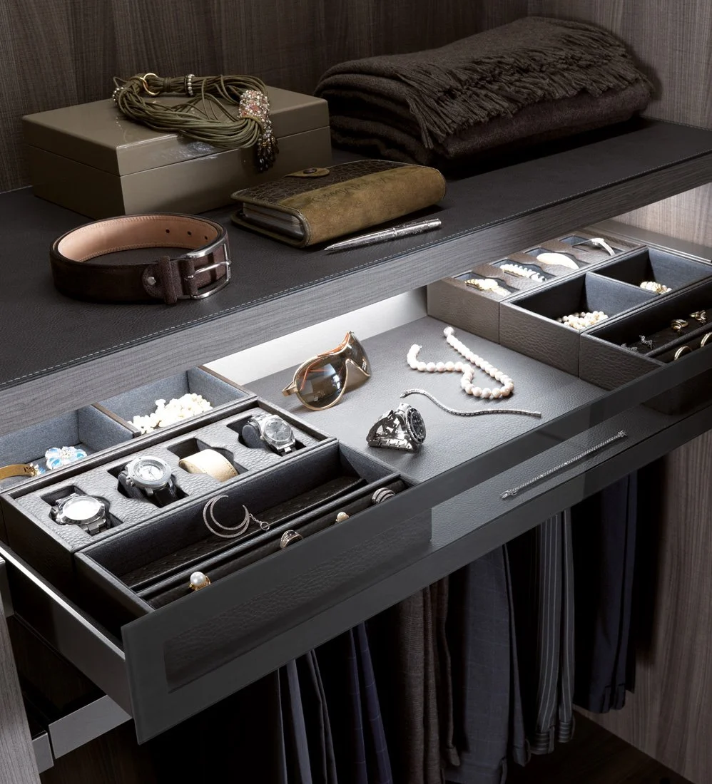 DIVINEDESIGNCENTER_LONDON_WARDROBE_5.jpg