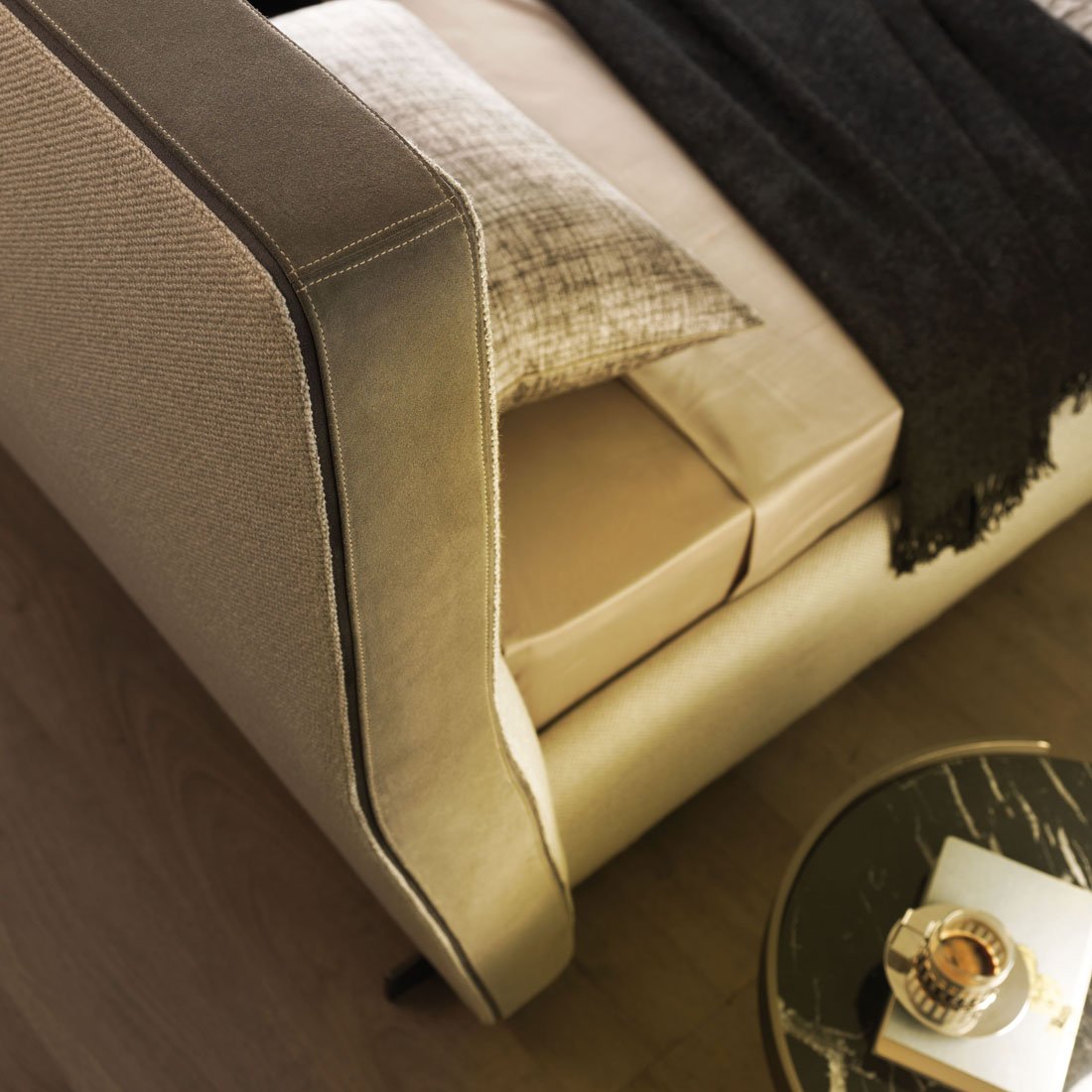 DIVINEDESIGNCENTER_COSY_BED_1.jpg