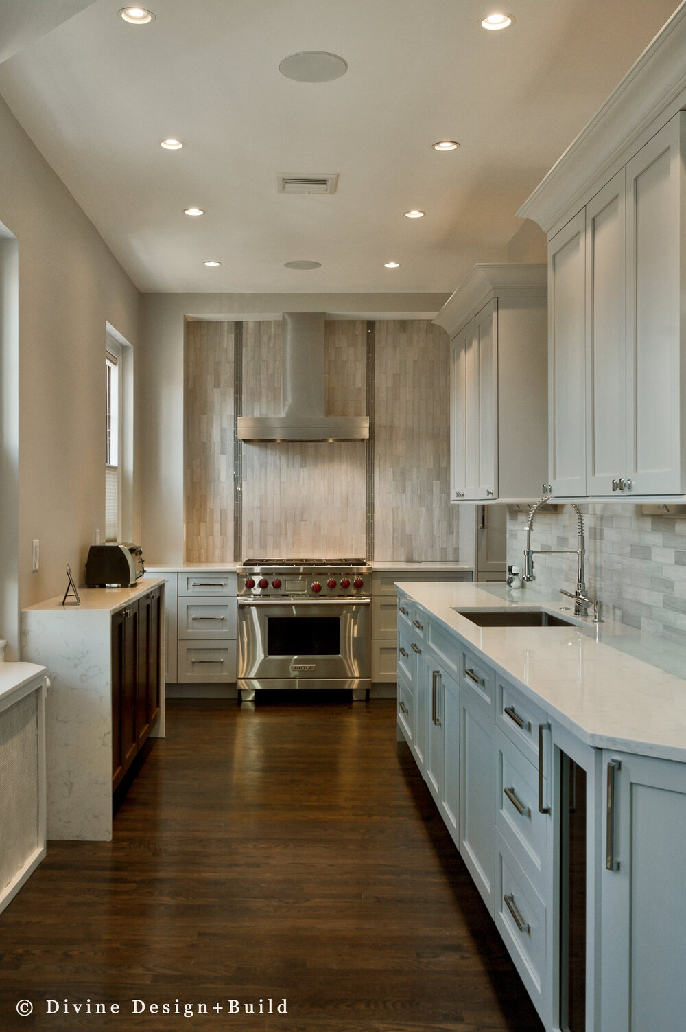 Featured image of post Off White Kitchen Cabinets With Dark Floors / Gallery featuring images of 34 kitchens with dark wood floors.