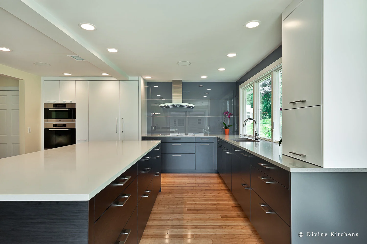 BOSTON WELLESLEY CONTEMPORARY MODERN LEICHT KITCHEN MIELE GLASS BACKSPLASH