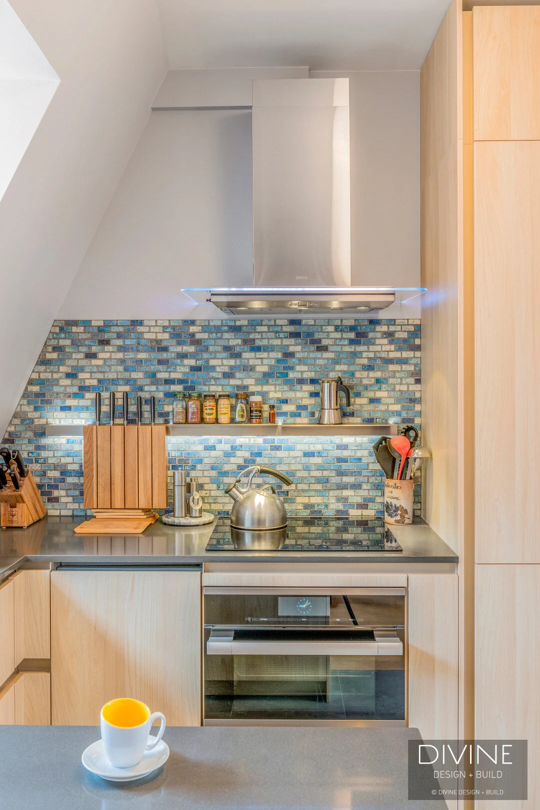 BOSTON CHARLESTOWN TINY MODERN CONTEMPORARY LEICHT KITCHEN