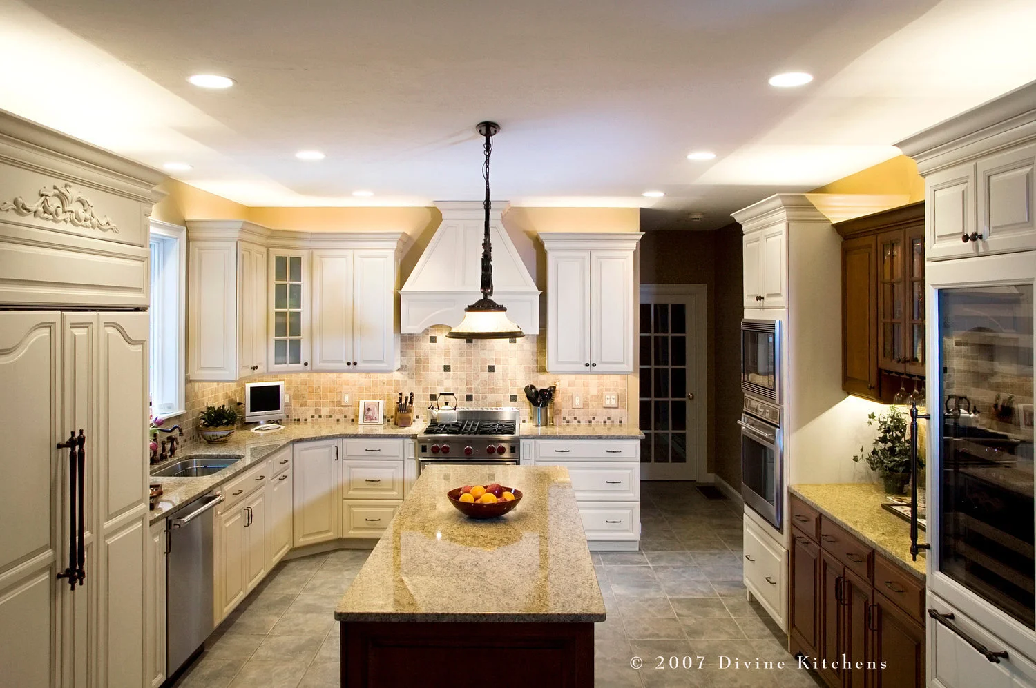 BOSTON METROWEST TRADITIONAL KITCHEN TWO TONE